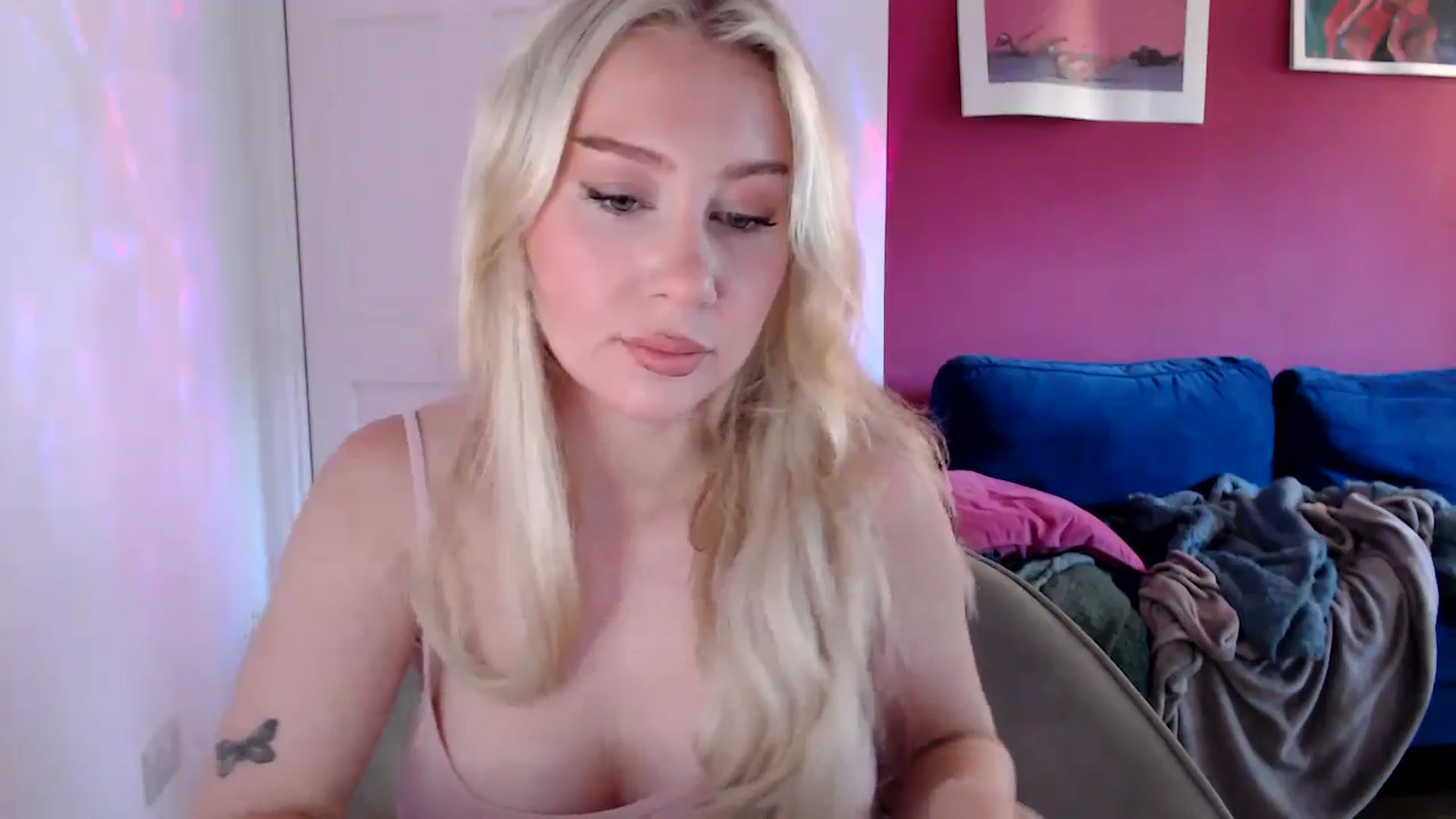 Gallery image thumbnail from PetiteAvax's myfreecams stream on, 08/23/2024, 08:28 image 19 of 20