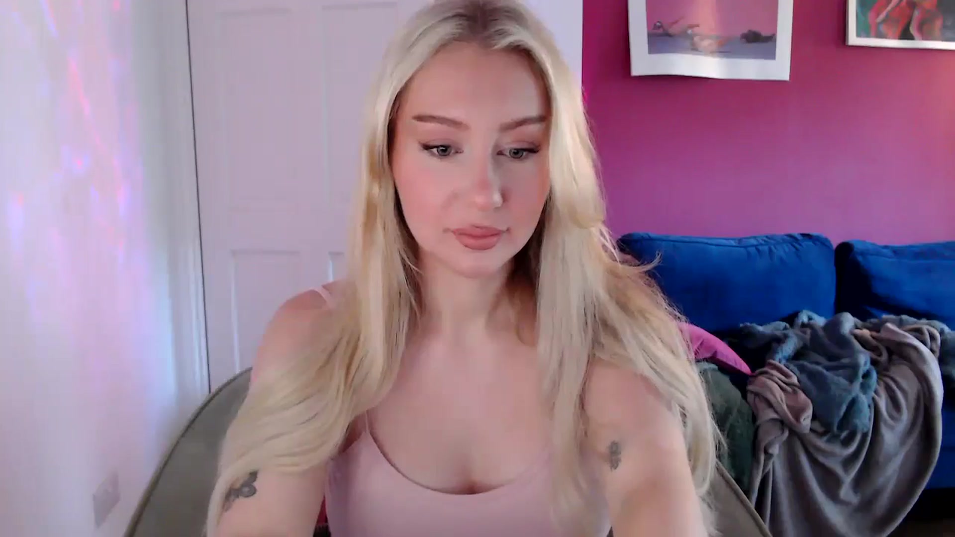 Gallery image thumbnail from PetiteAvax's myfreecams stream on, 08/23/2024, 08:28 image 8 of 20