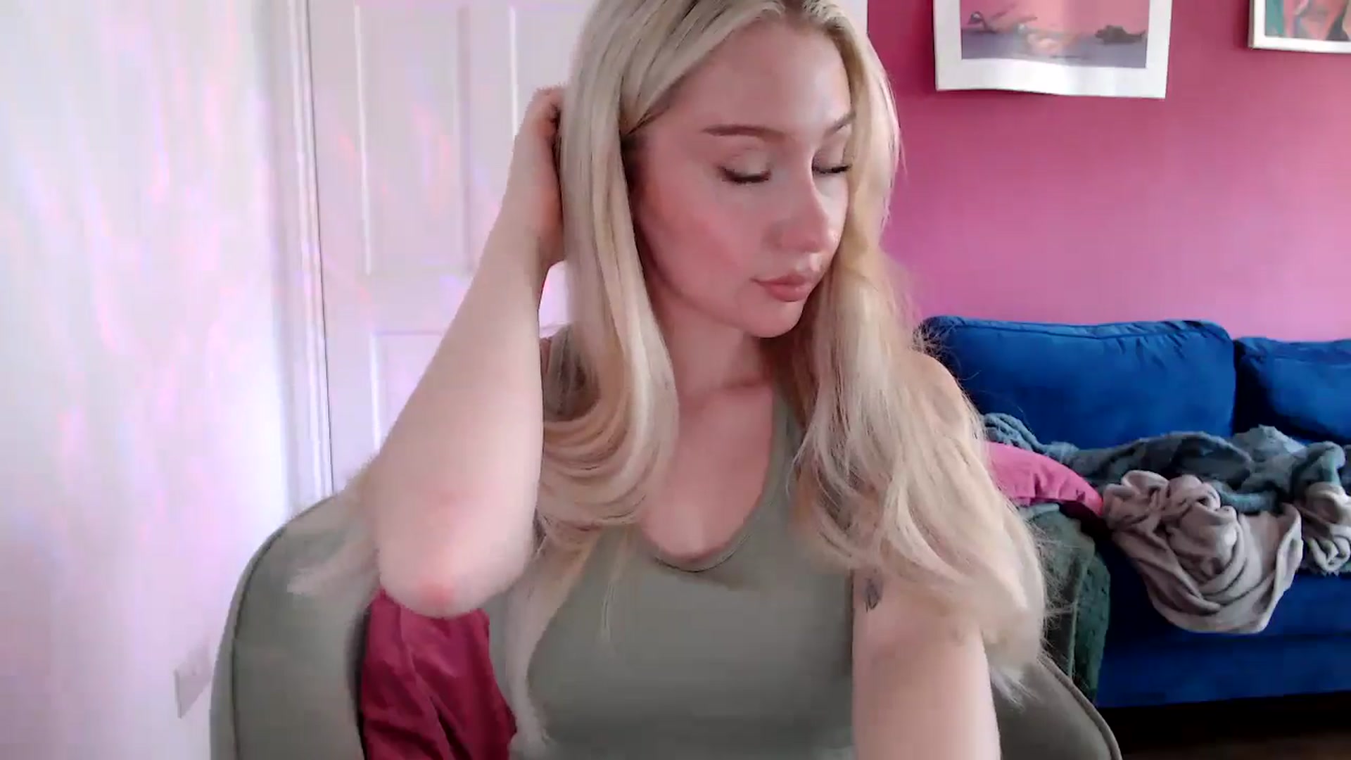 Gallery image thumbnail from PetiteAvax's myfreecams stream on, 08/23/2024, 18:28 image 4 of 20