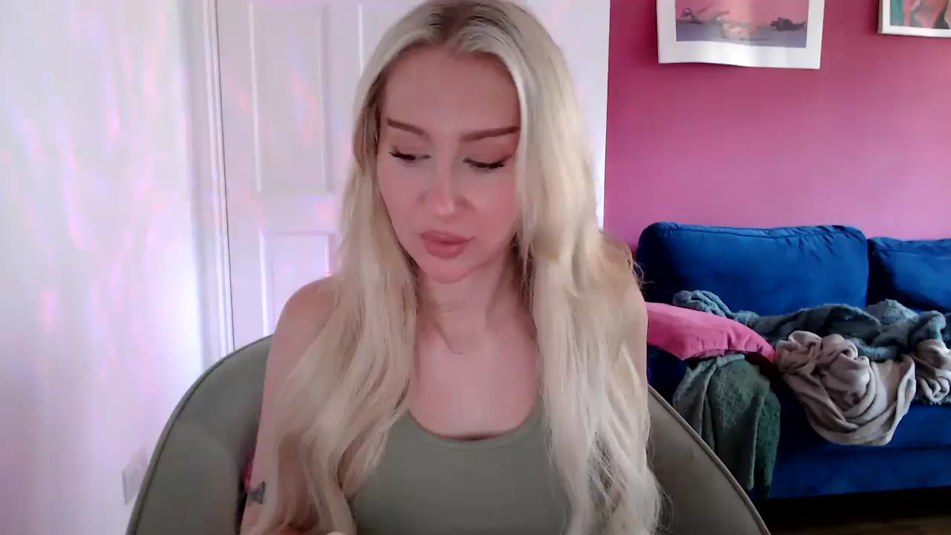 Gallery image thumbnail from PetiteAvax's myfreecams stream on, 08/23/2024, 18:28 image 1 of 20
