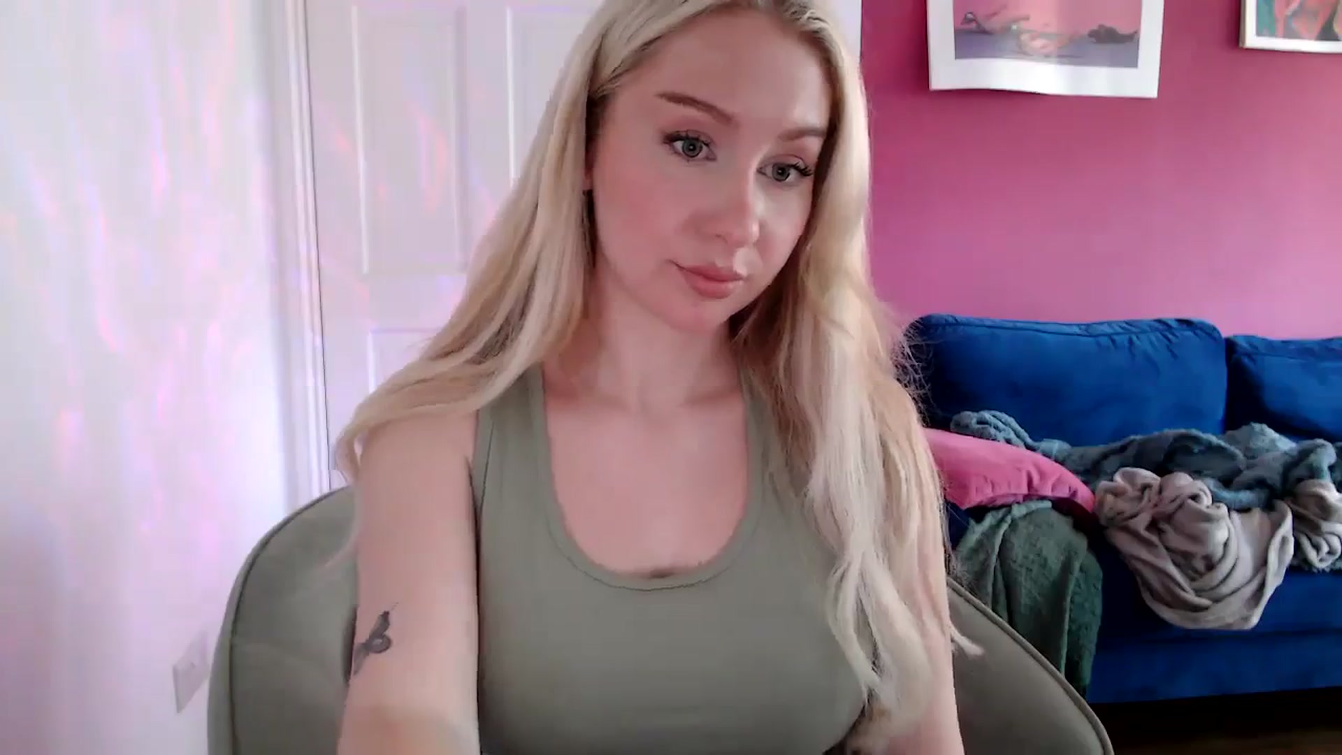 Gallery image thumbnail from PetiteAvax's myfreecams stream on, 08/23/2024, 18:28 image 5 of 20