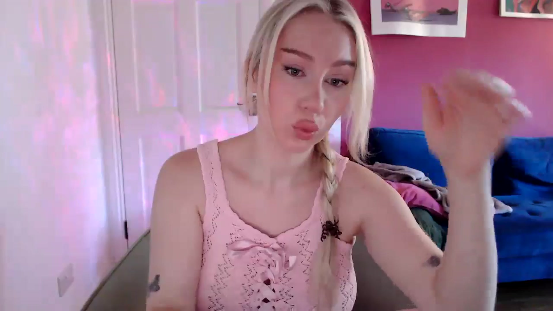 Gallery image thumbnail from PetiteAvax's myfreecams stream on, 08/25/2024, 10:12 image 3 of 20