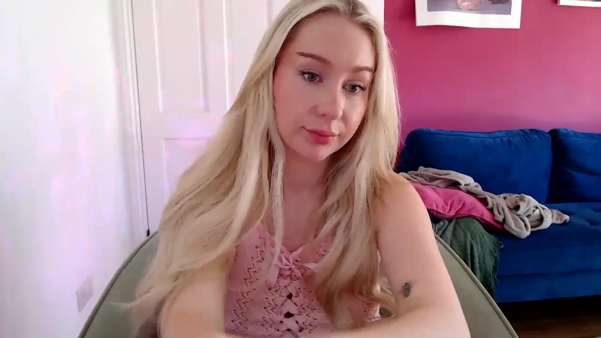 Gallery image thumbnail from PetiteAvax's myfreecams stream on, 08/25/2024, 11:55 image 16 of 20