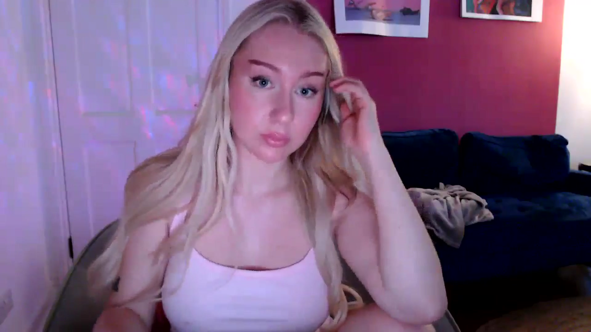 Gallery image thumbnail from PetiteAvax's myfreecams stream on, 08/25/2024, 18:28 image 20 of 20