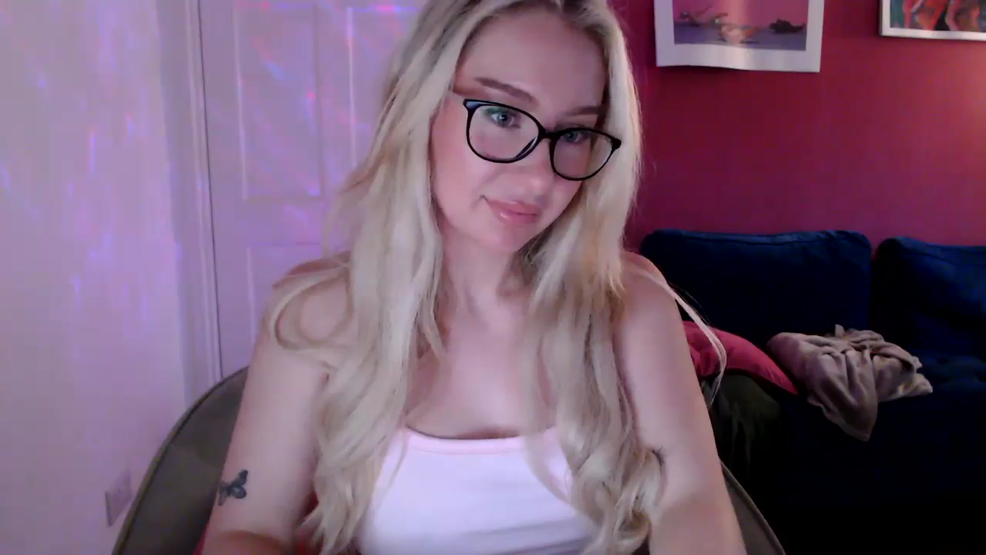 Gallery image thumbnail from PetiteAvax's myfreecams stream on, 08/25/2024, 18:28 image 7 of 20
