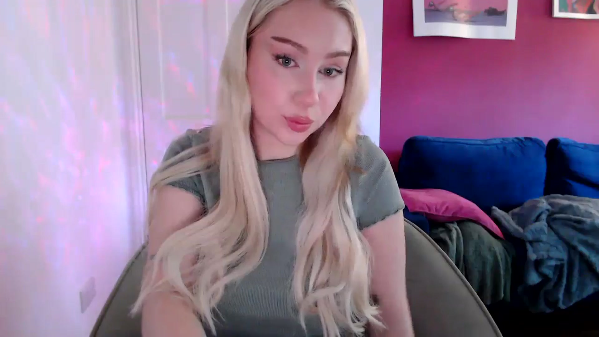 Gallery image thumbnail from PetiteAvax's myfreecams stream on, 08/26/2024, 10:11 image 5 of 20