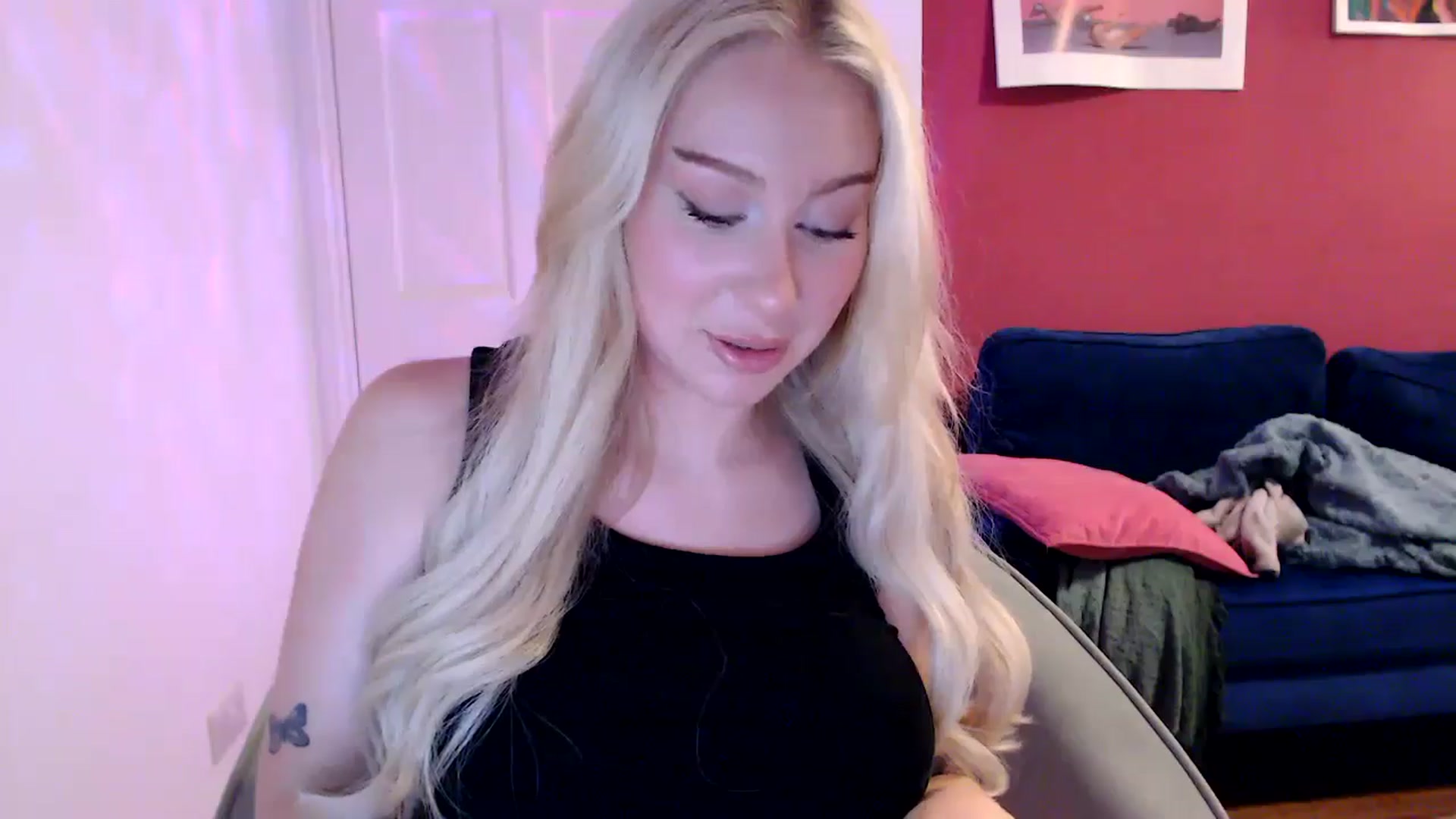 Gallery image thumbnail from PetiteAvax's myfreecams stream on, 08/26/2024, 20:26 image 6 of 20