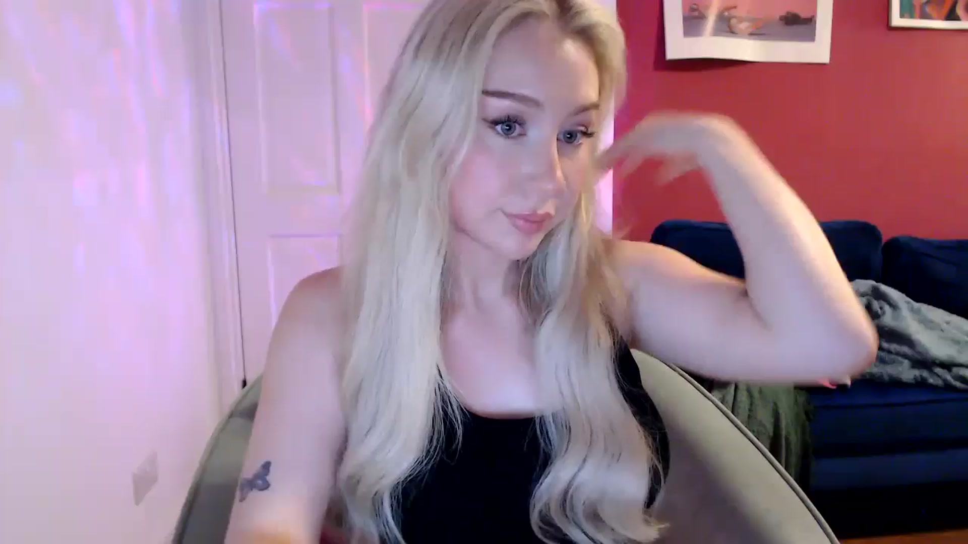 Gallery image thumbnail from PetiteAvax's myfreecams stream on, 08/26/2024, 20:26 image 1 of 20