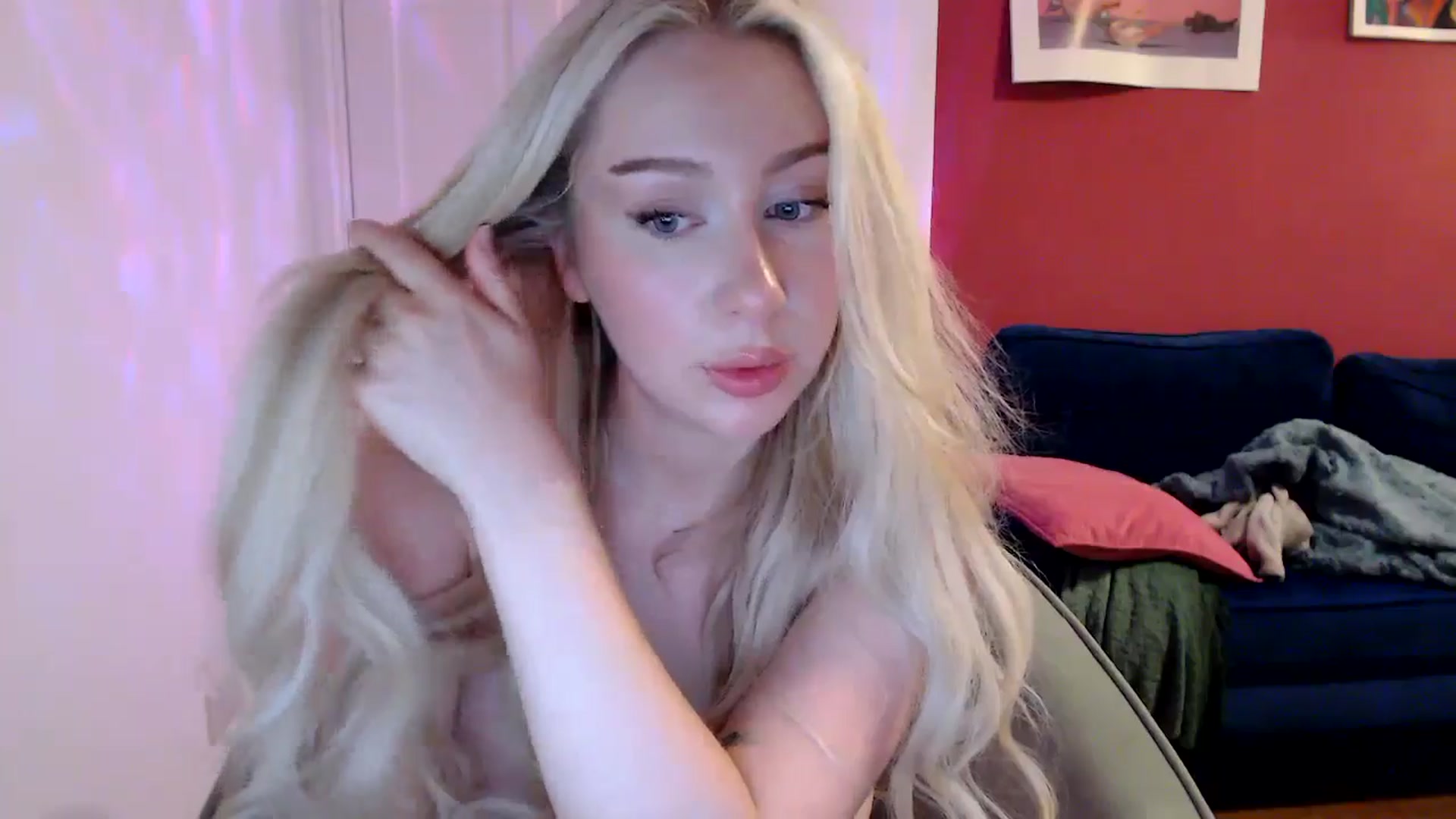 Gallery image thumbnail from PetiteAvax's myfreecams stream on, 08/26/2024, 21:01 image 4 of 20