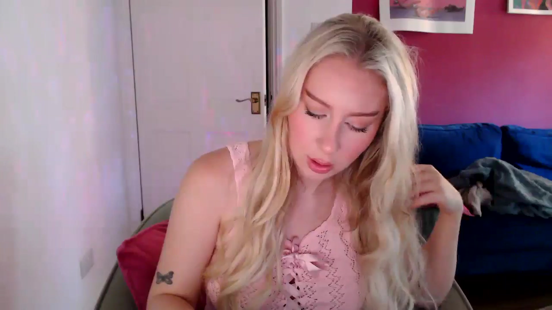Gallery image thumbnail from PetiteAvax's myfreecams stream on, 08/27/2024, 09:49 image 8 of 20