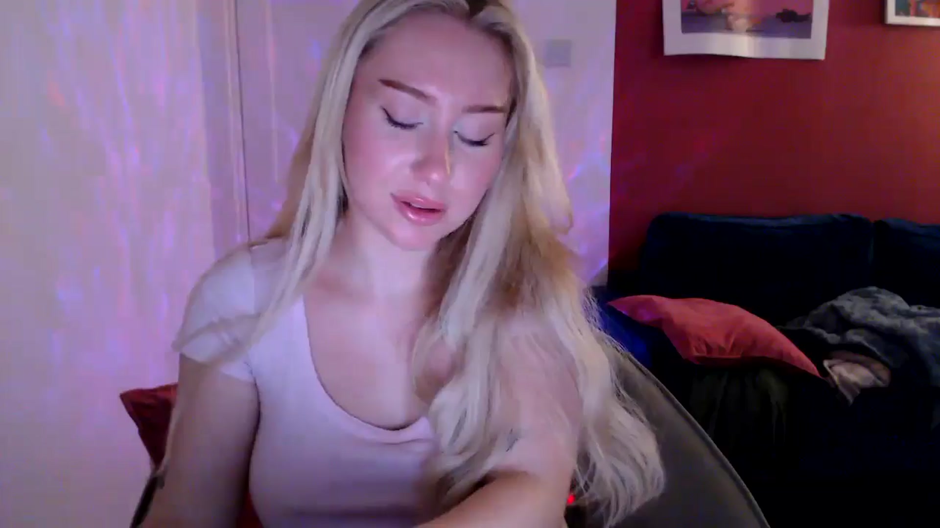 Gallery image thumbnail from PetiteAvax's myfreecams stream on, 08/27/2024, 19:18 image 18 of 20