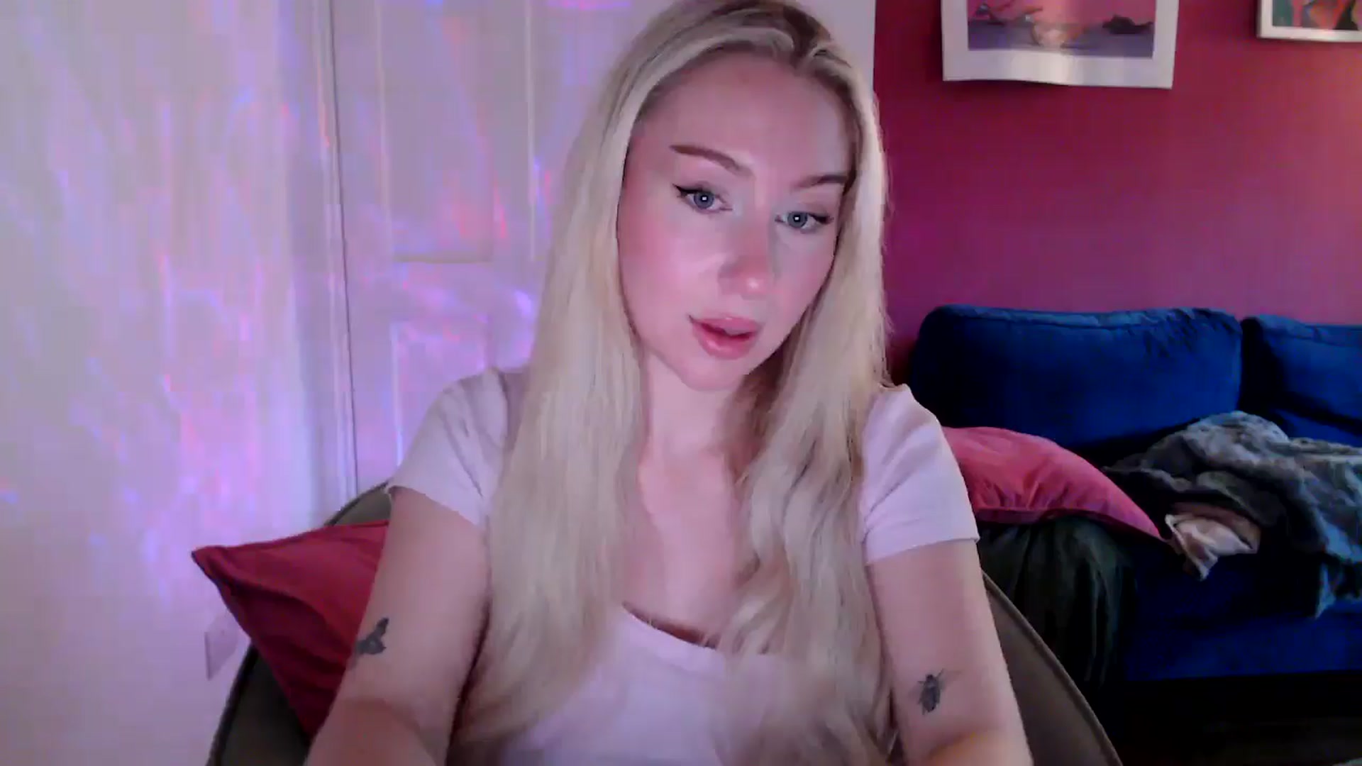 Gallery image thumbnail from PetiteAvax's myfreecams stream on, 08/27/2024, 19:18 image 6 of 20