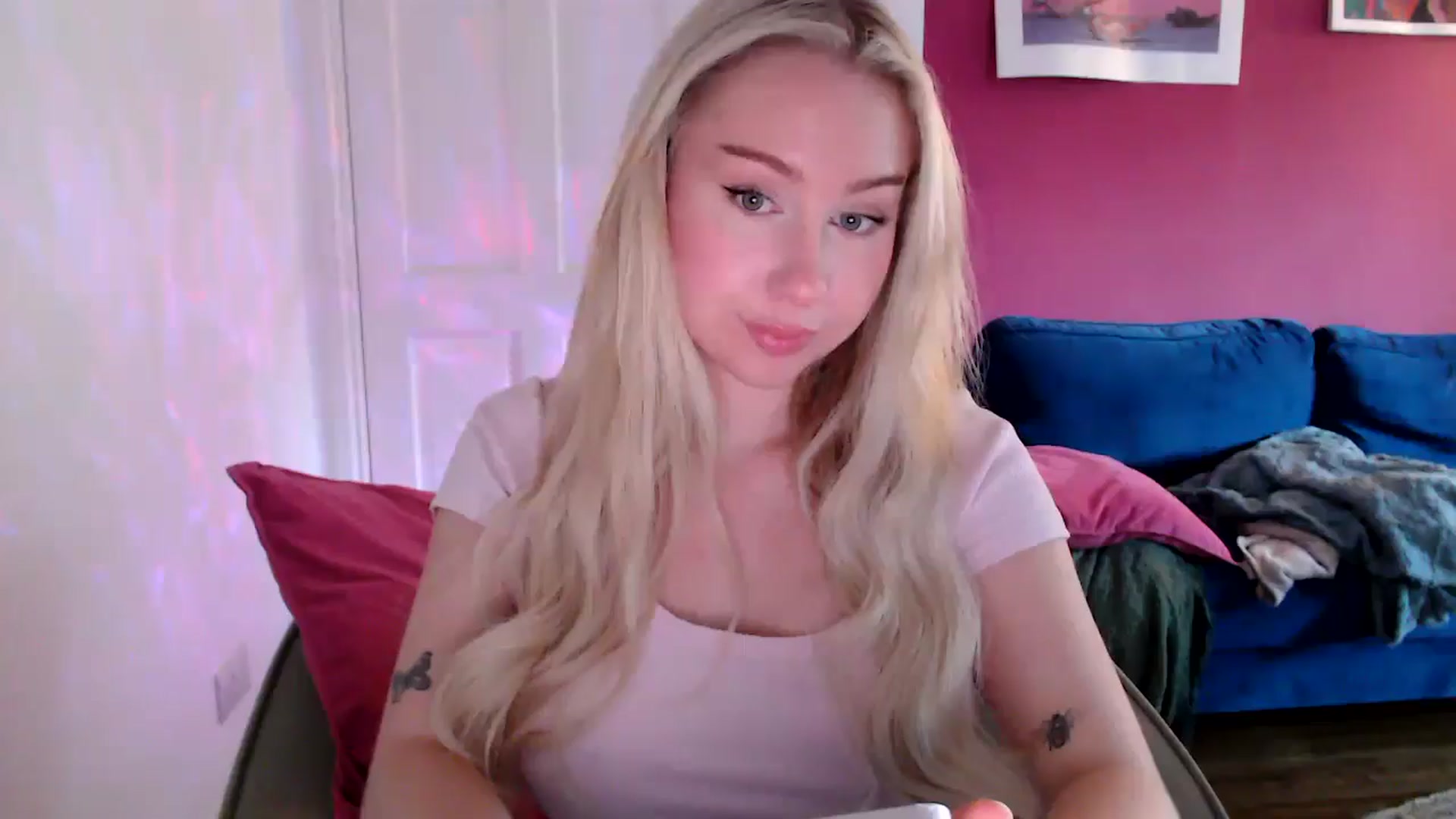 Gallery image thumbnail from PetiteAvax's myfreecams stream on, 08/27/2024, 19:18 image 1 of 20
