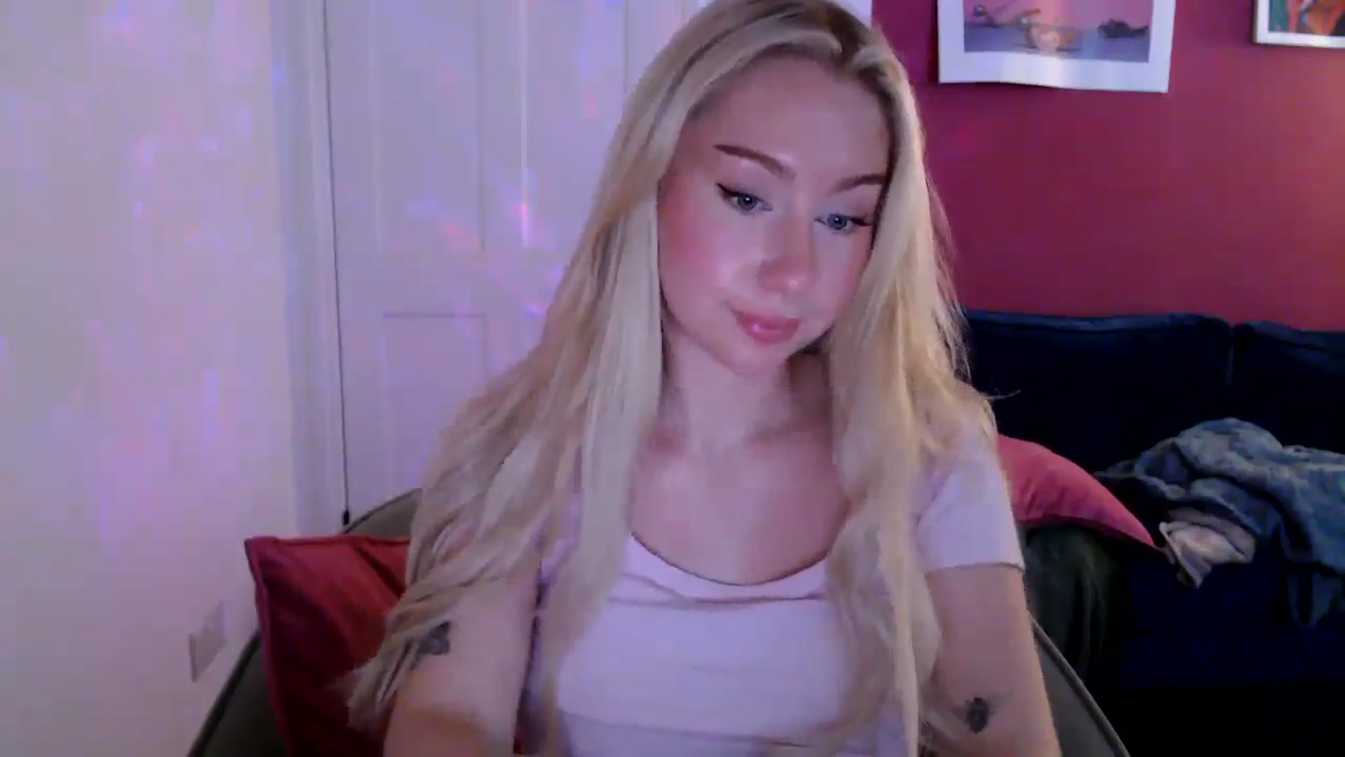 Gallery image thumbnail from PetiteAvax's myfreecams stream on, 08/27/2024, 20:03 image 4 of 20