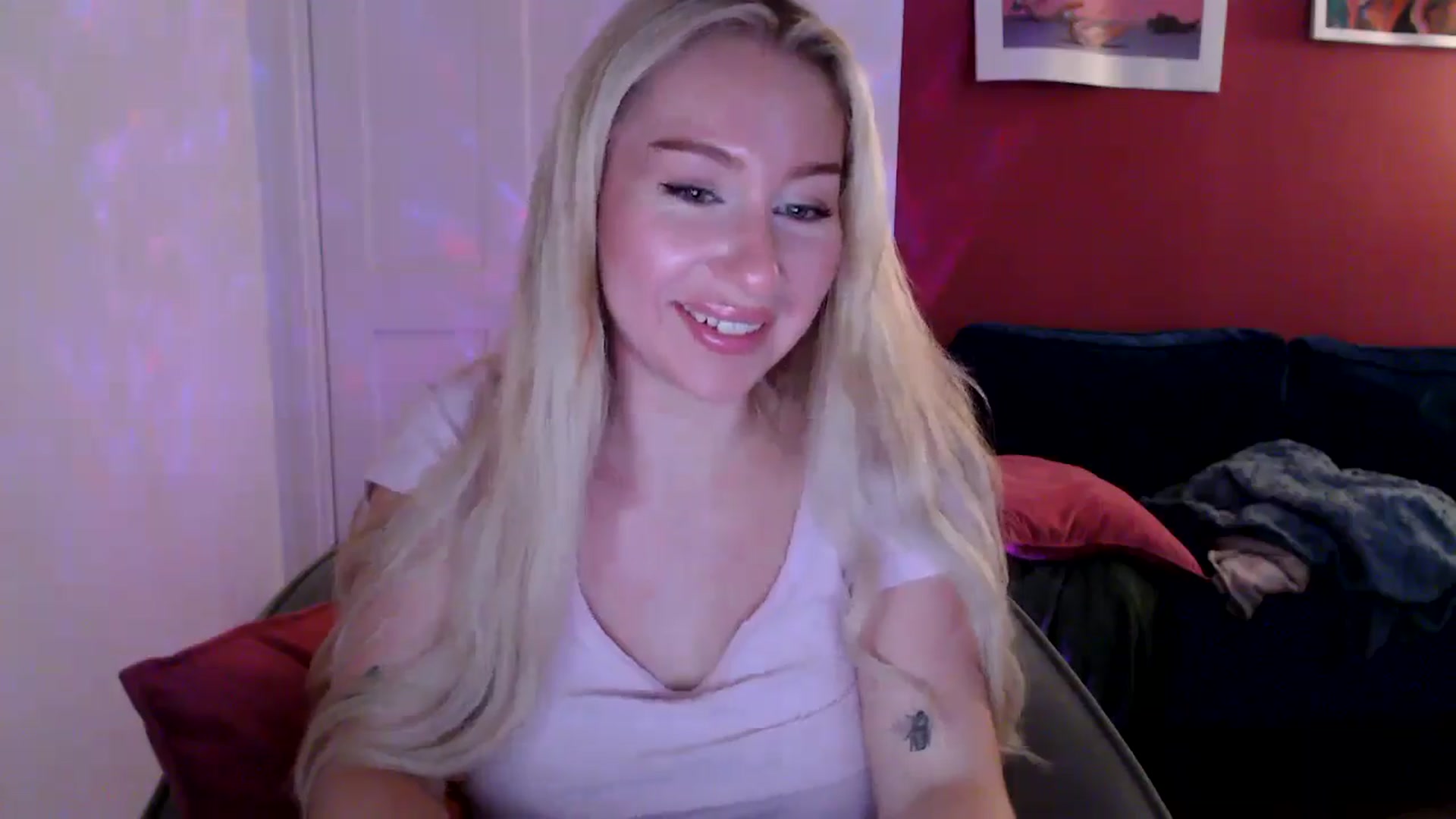 Gallery image thumbnail from PetiteAvax's myfreecams stream on, 08/27/2024, 20:03 image 12 of 20