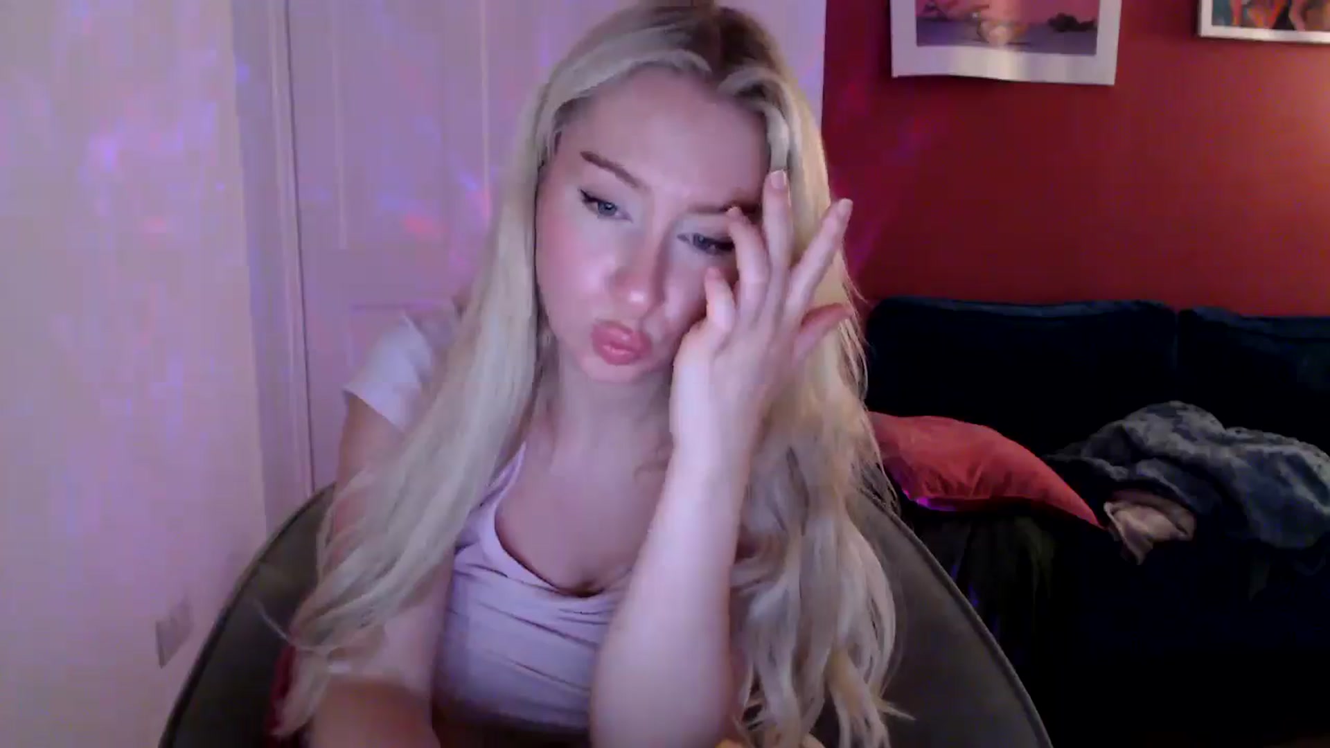 Gallery image thumbnail from PetiteAvax's myfreecams stream on, 08/27/2024, 20:03 image 18 of 20