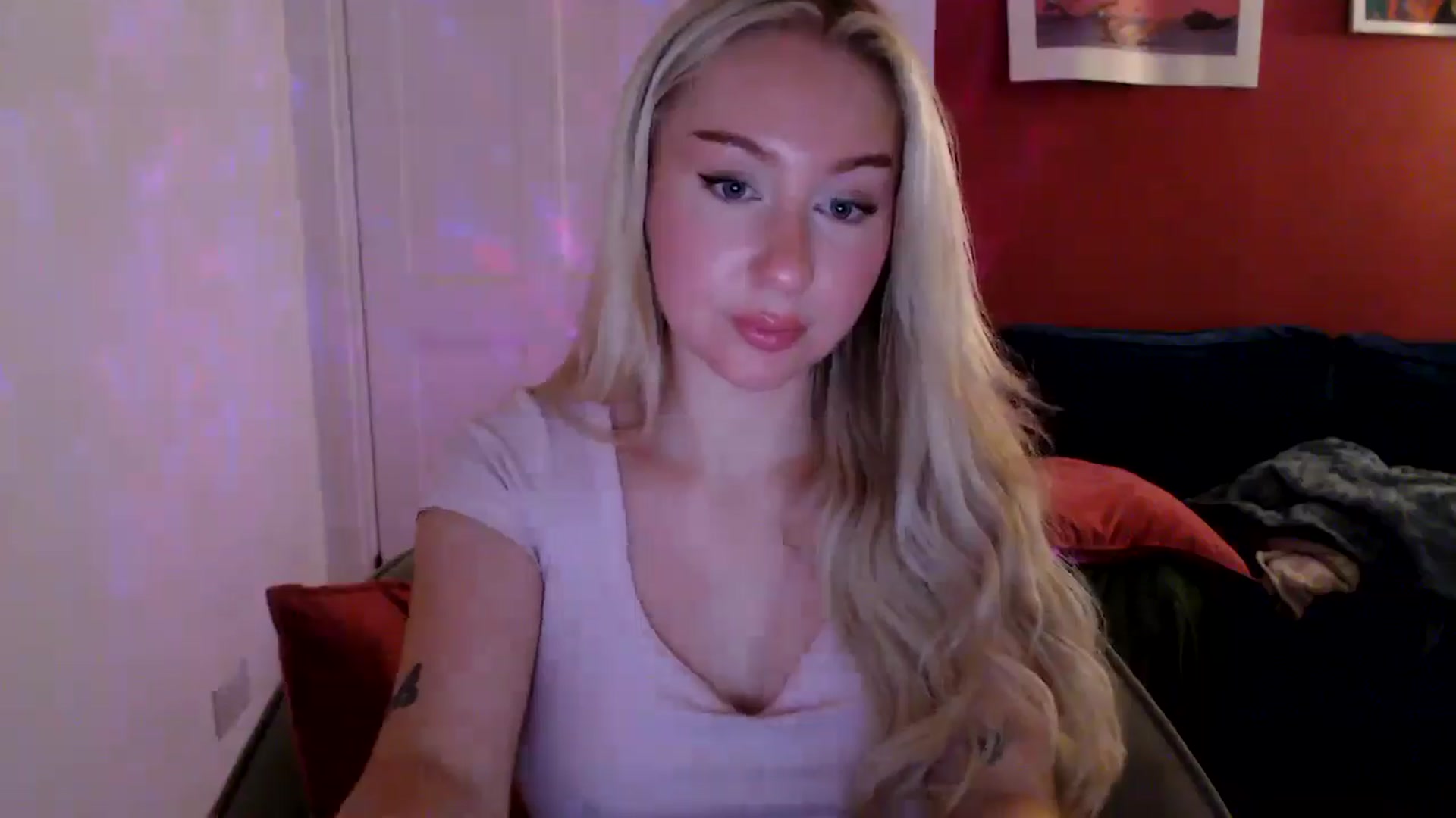 Gallery image thumbnail from PetiteAvax's myfreecams stream on, 08/27/2024, 20:03 image 3 of 20