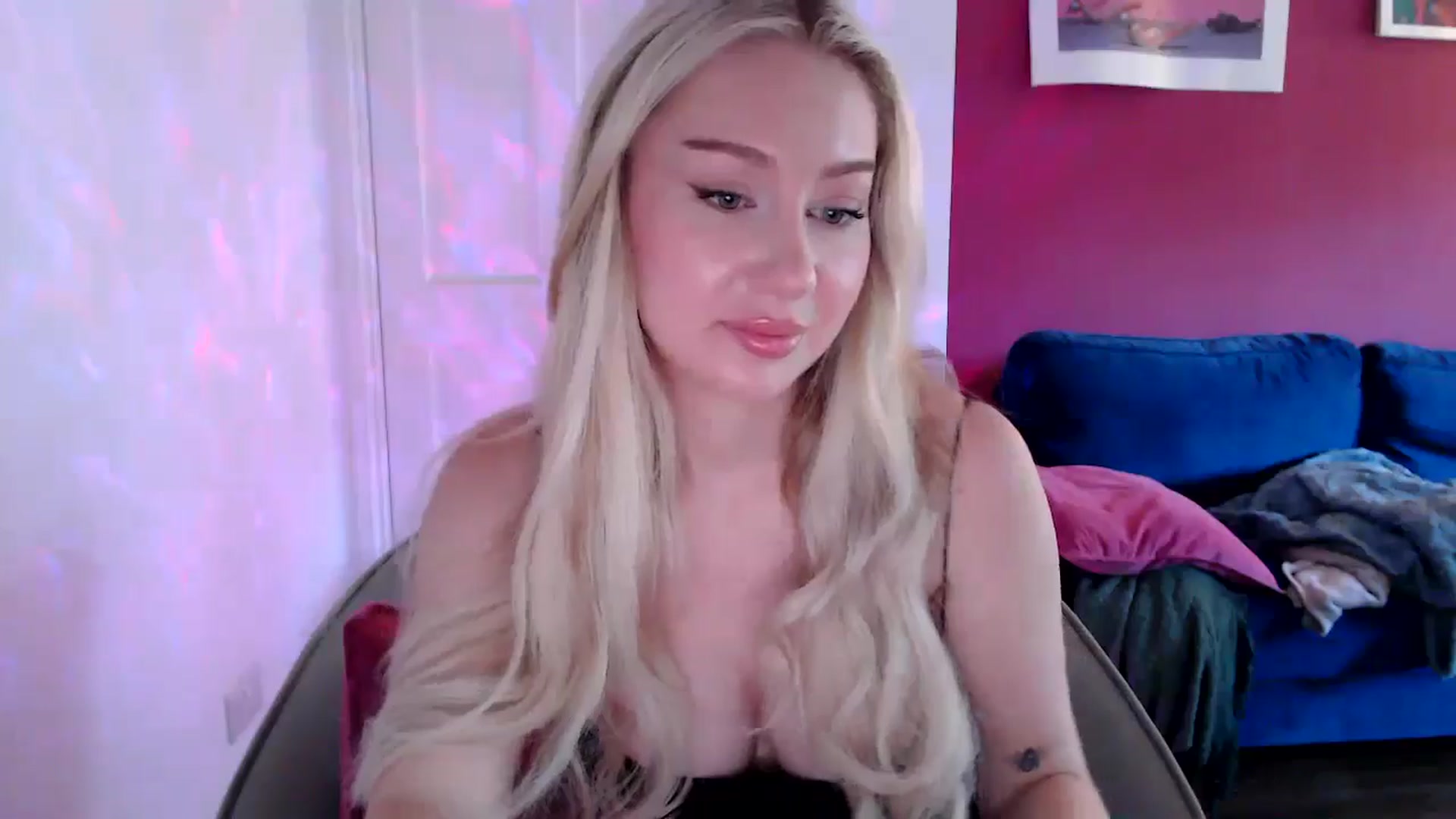 Gallery image thumbnail from PetiteAvax's myfreecams stream on, 08/28/2024, 09:17 image 6 of 20