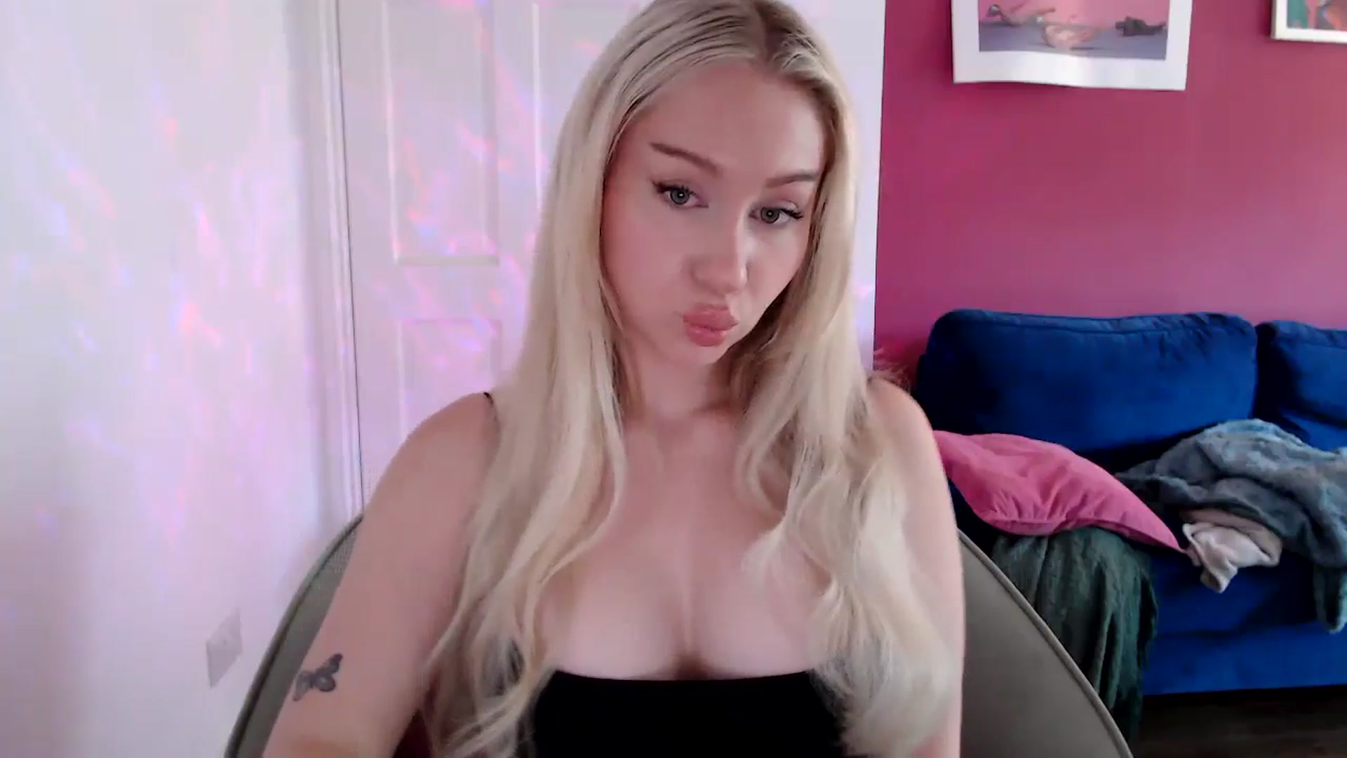 Gallery image thumbnail from PetiteAvax's myfreecams stream on, 08/28/2024, 09:17 image 12 of 20