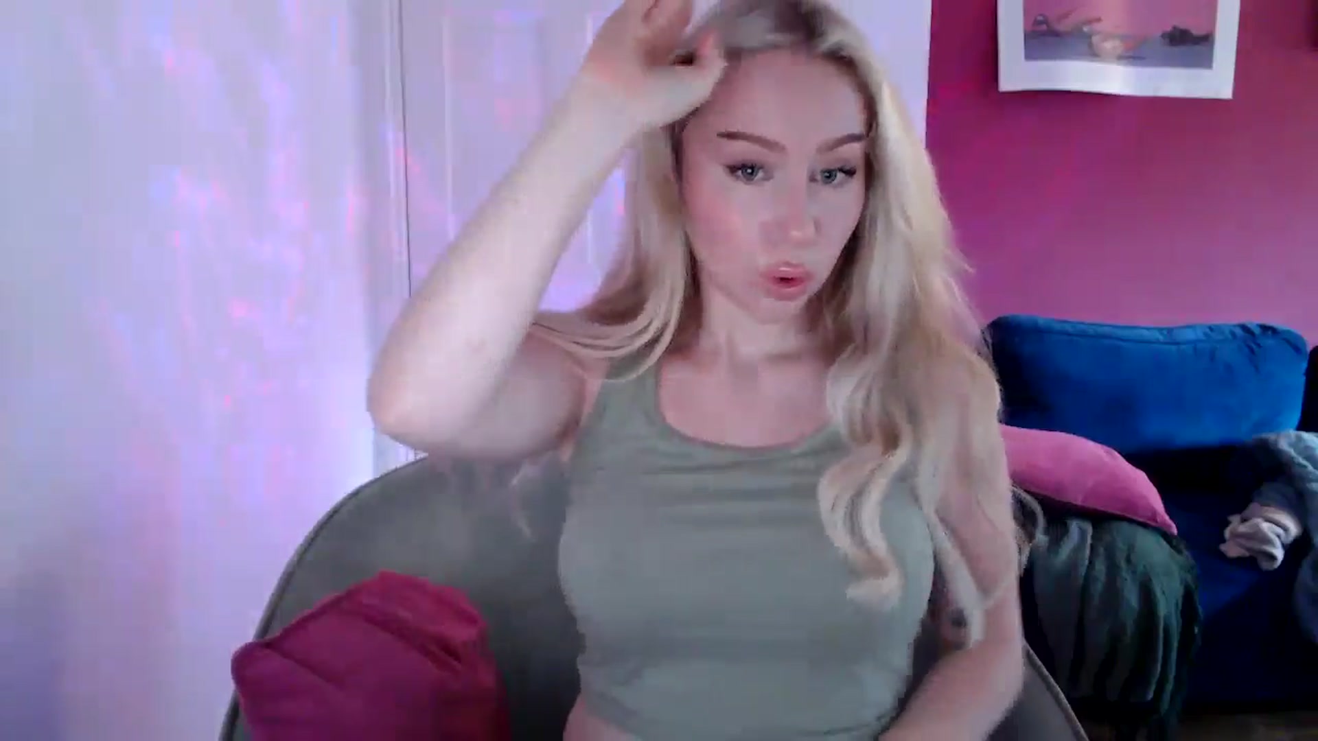Gallery image thumbnail from PetiteAvax's myfreecams stream on, 08/28/2024, 18:41 image 6 of 20