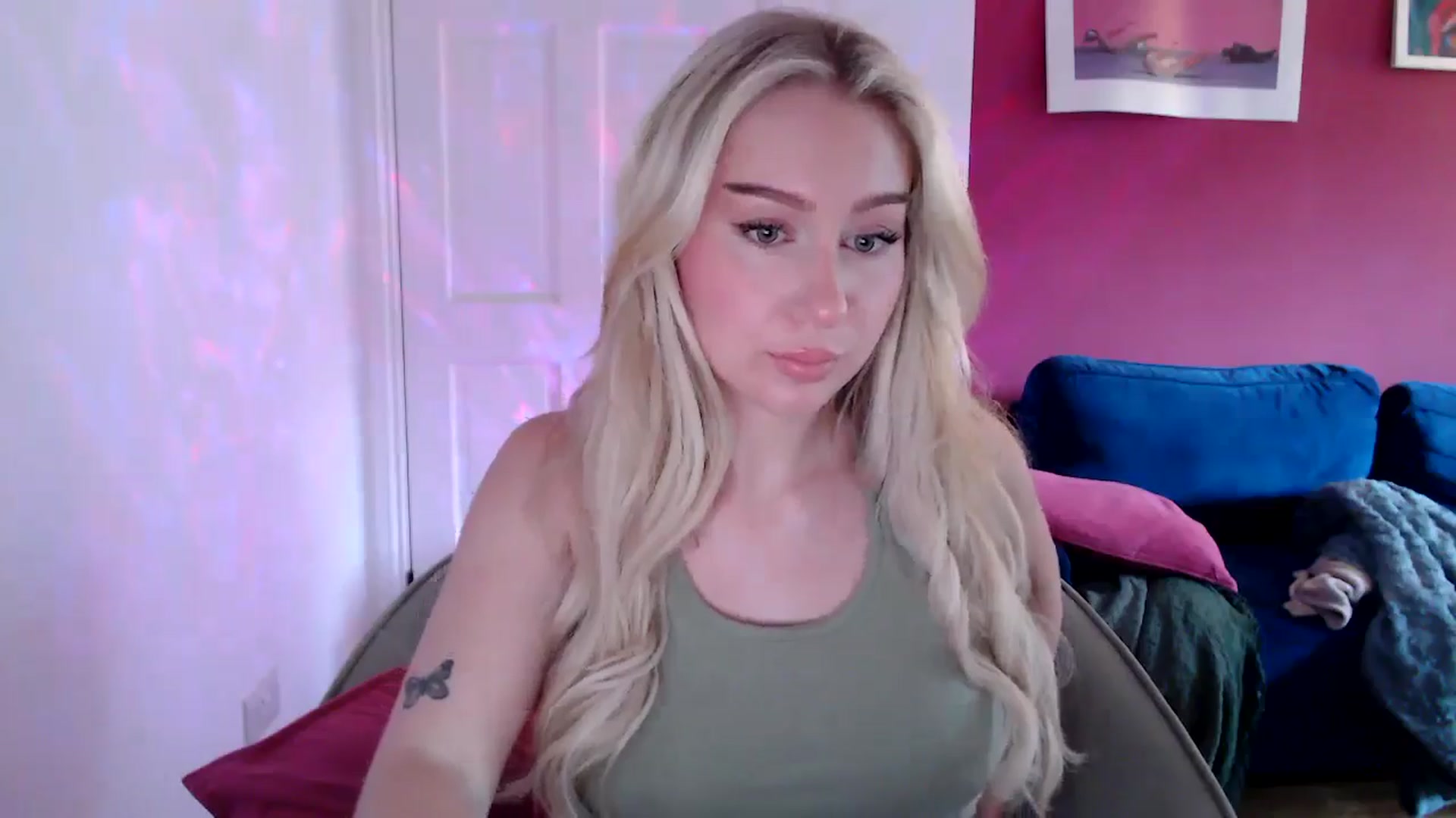 Gallery image thumbnail from PetiteAvax's myfreecams stream on, 08/28/2024, 18:41 image 2 of 20