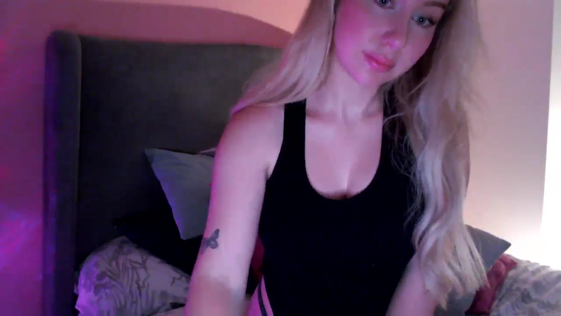 Gallery image thumbnail from PetiteAvax's myfreecams stream on, 08/28/2024, 20:33 image 4 of 20