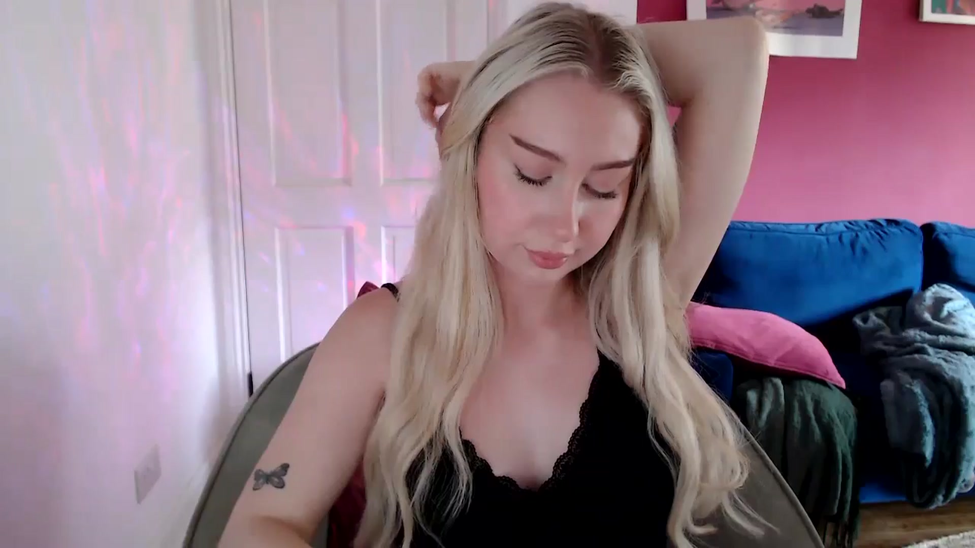 Gallery image thumbnail from PetiteAvax's myfreecams stream on, 08/29/2024, 17:35 image 7 of 20
