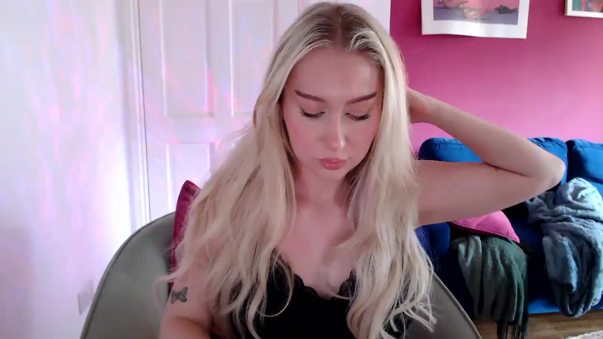 Gallery image thumbnail from PetiteAvax's myfreecams stream on, 08/29/2024, 17:35 image 6 of 20