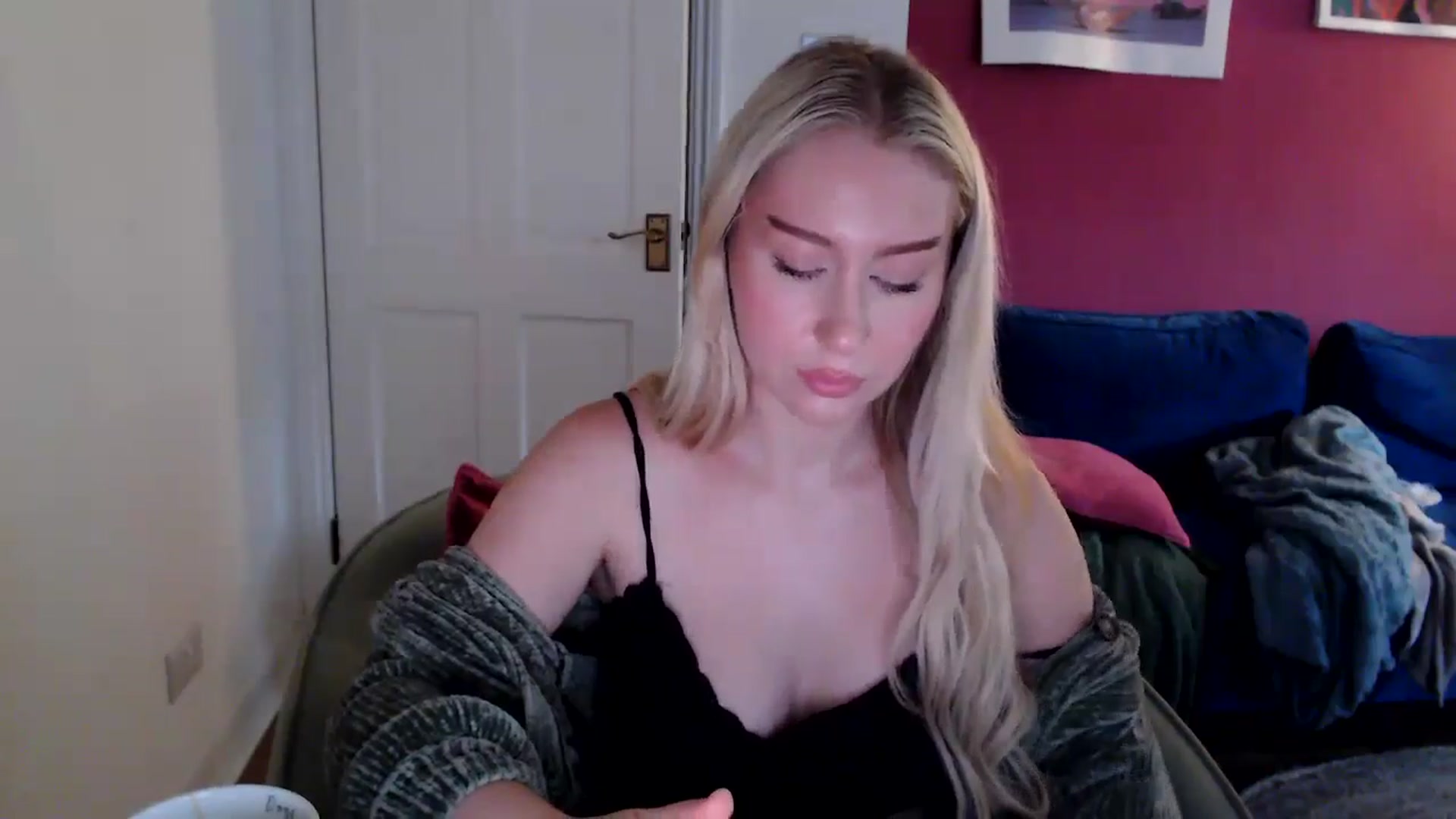 Gallery image thumbnail from PetiteAvax's myfreecams stream on, 08/29/2024, 18:53 image 10 of 20