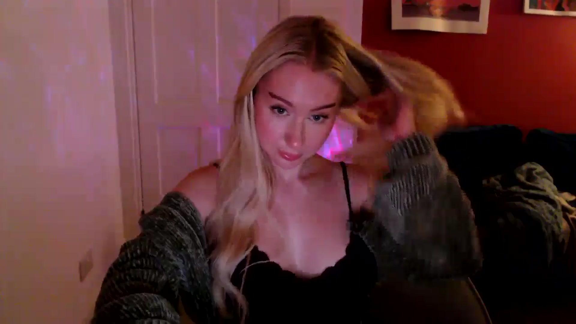Gallery image thumbnail from PetiteAvax's myfreecams stream on, 08/29/2024, 19:43 image 7 of 20