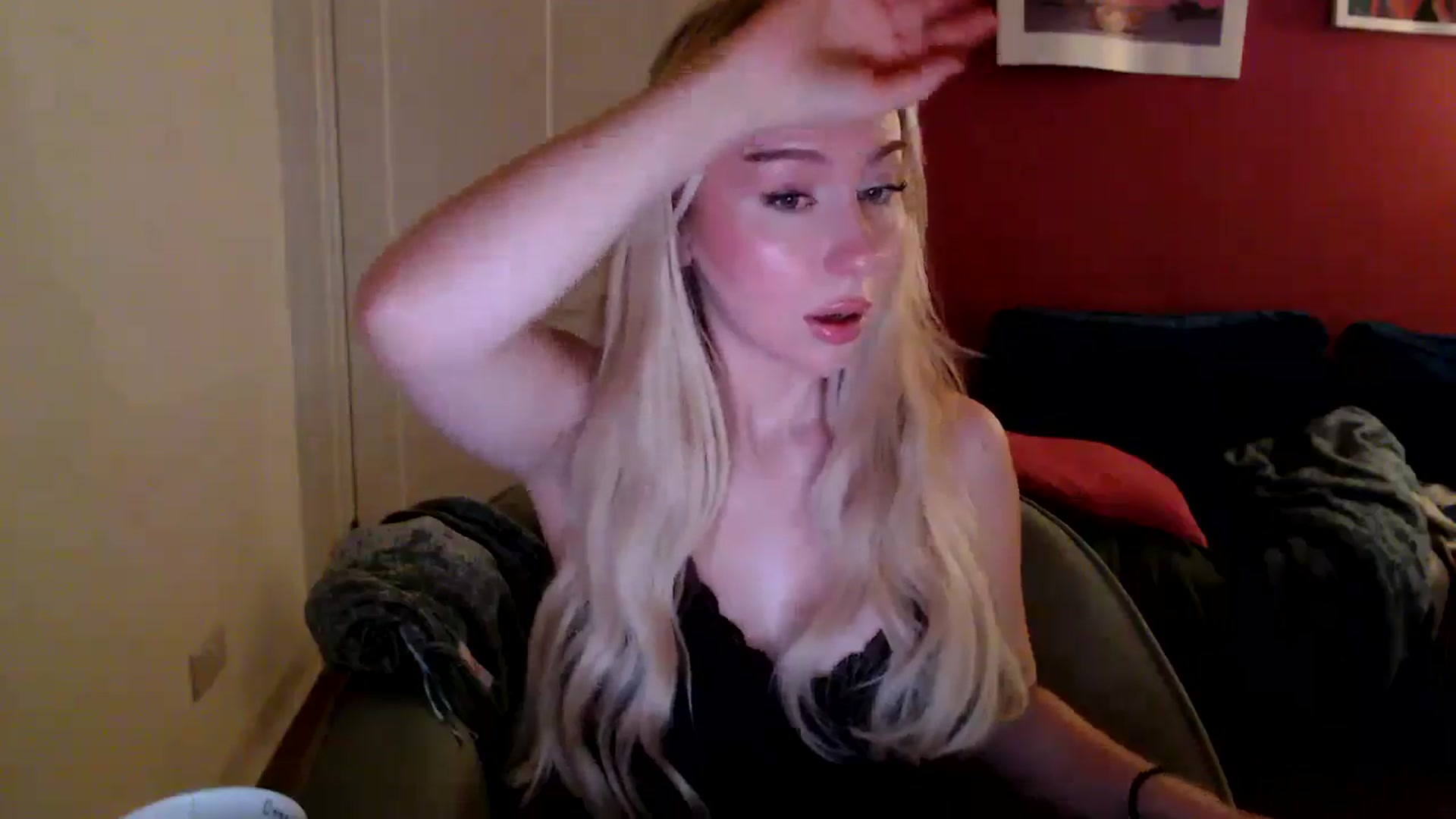 Gallery image thumbnail from PetiteAvax's myfreecams stream on, 08/29/2024, 19:43 image 2 of 20