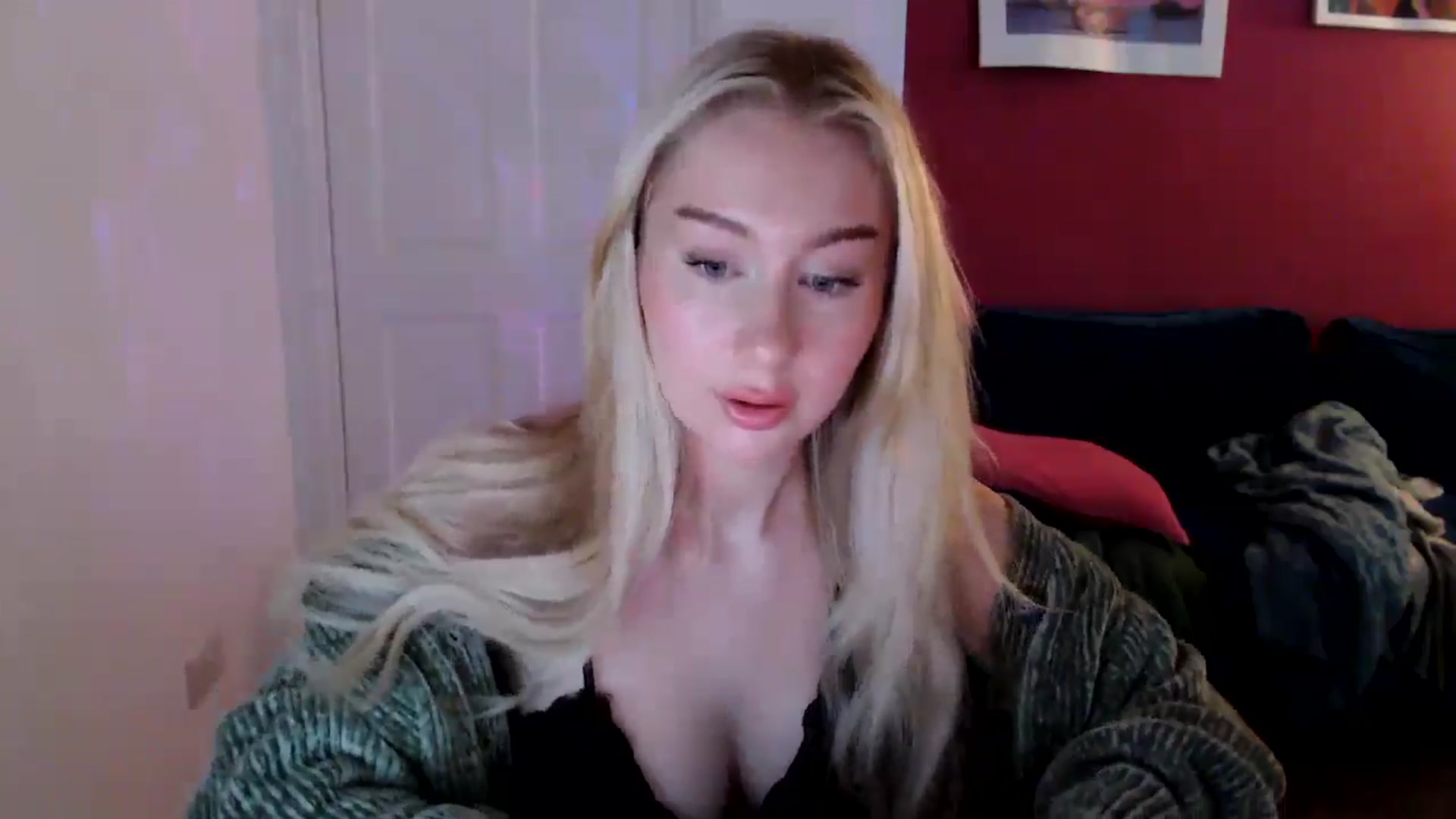 Gallery image thumbnail from PetiteAvax's myfreecams stream on, 08/29/2024, 19:43 image 11 of 20