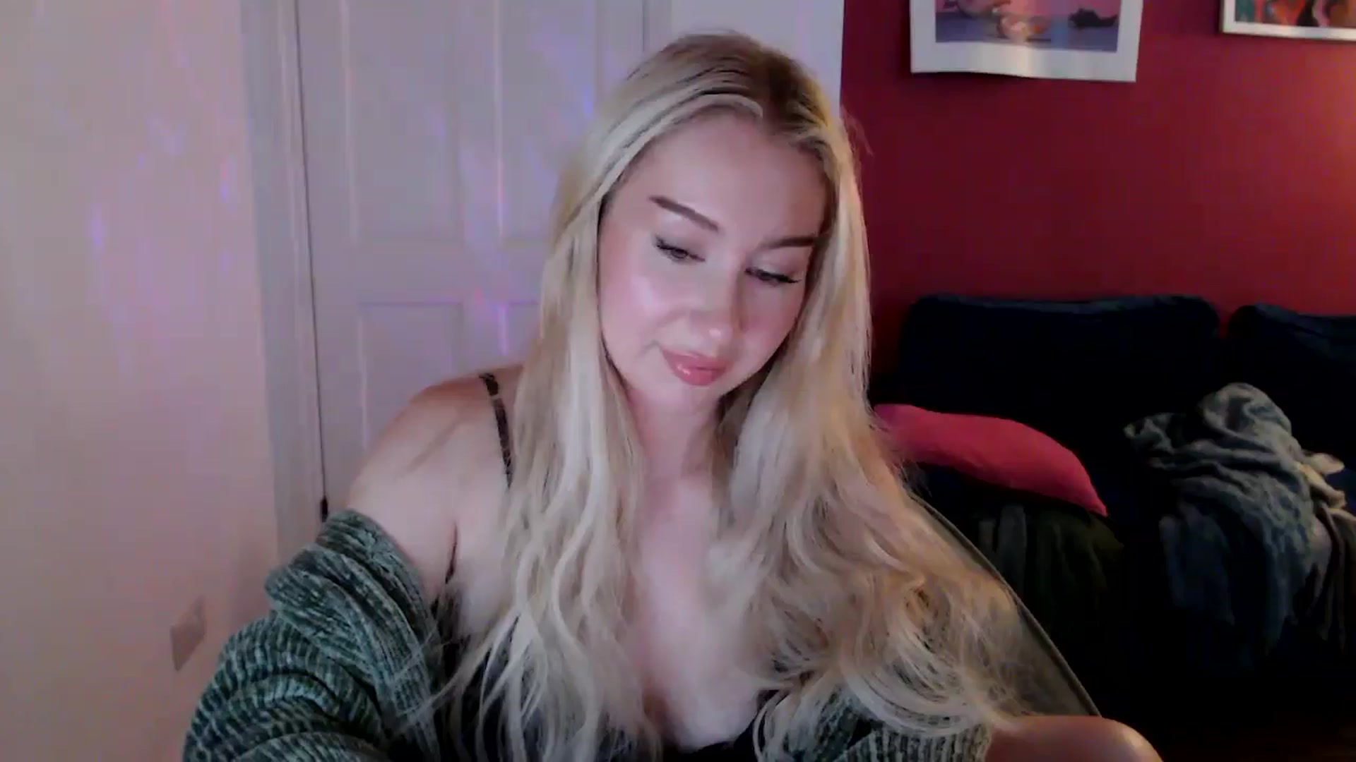 Gallery image thumbnail from PetiteAvax's myfreecams stream on, 08/29/2024, 19:43 image 9 of 20