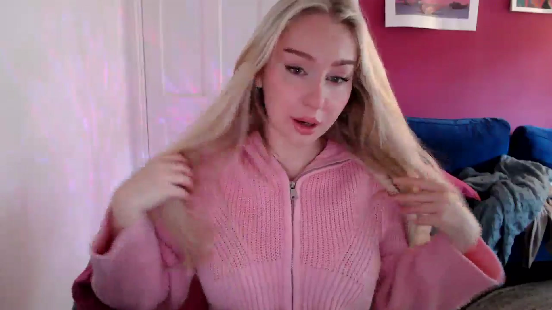 Gallery image thumbnail from PetiteAvax's myfreecams stream on, 08/30/2024, 08:32 image 3 of 20