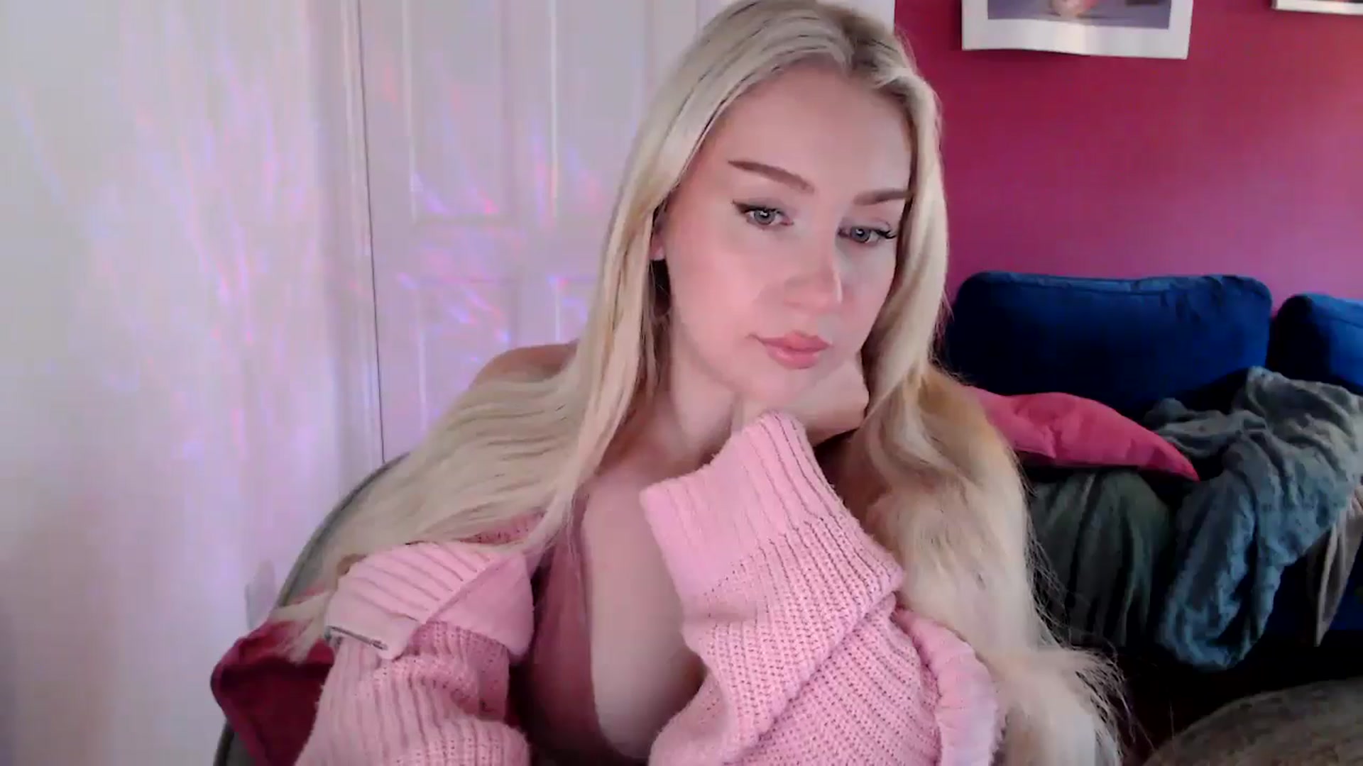 Gallery image thumbnail from PetiteAvax's myfreecams stream on, 08/30/2024, 08:32 image 7 of 20
