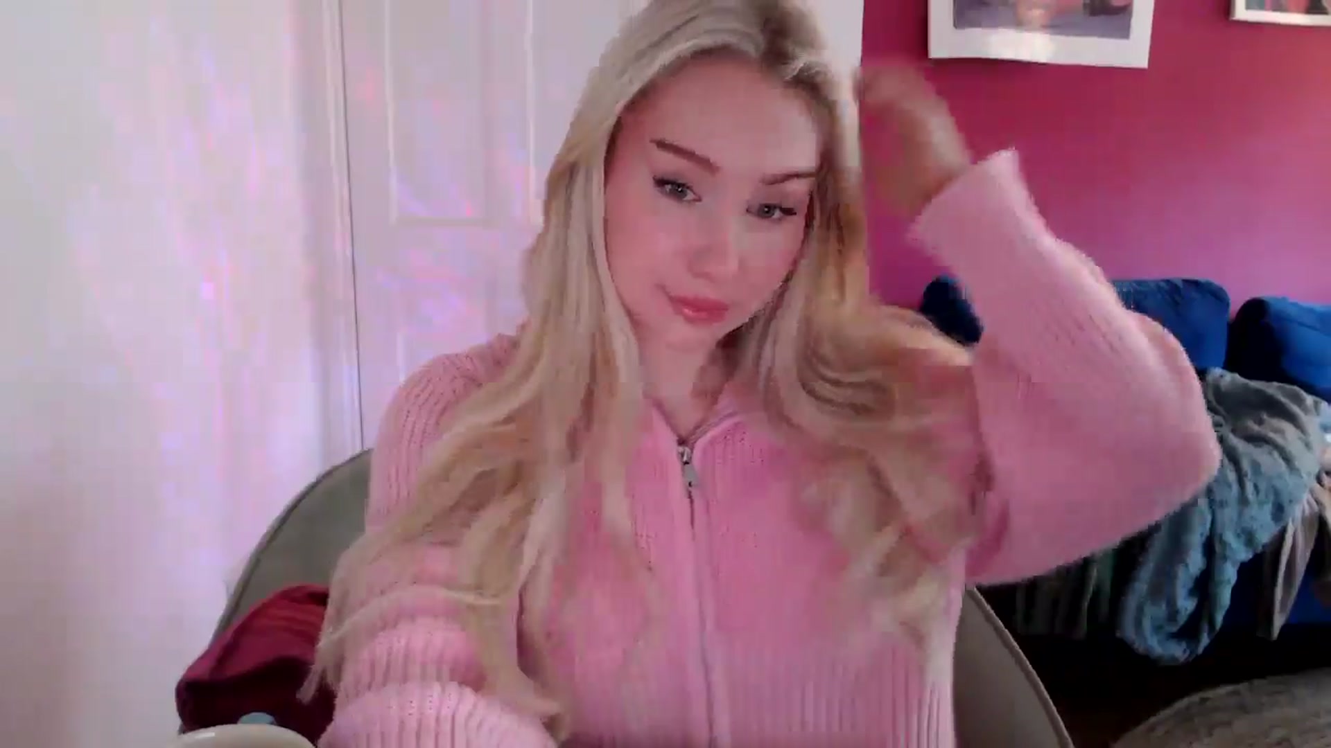 Gallery image thumbnail from PetiteAvax's myfreecams stream on, 08/30/2024, 08:32 image 2 of 20