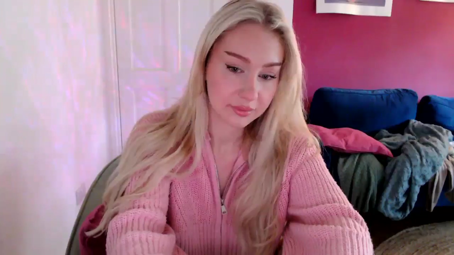 Gallery image thumbnail from PetiteAvax's myfreecams stream on, 08/30/2024, 08:32 image 4 of 20