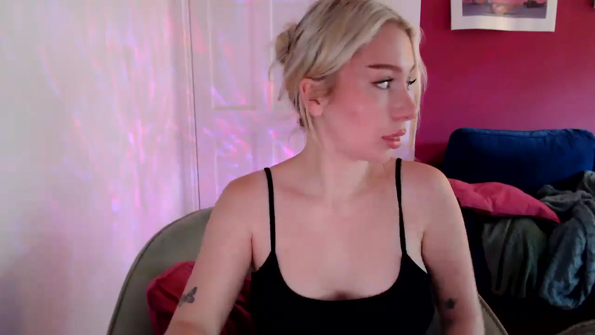 Gallery image thumbnail from PetiteAvax's myfreecams stream on, 08/30/2024, 08:49 image 6 of 20