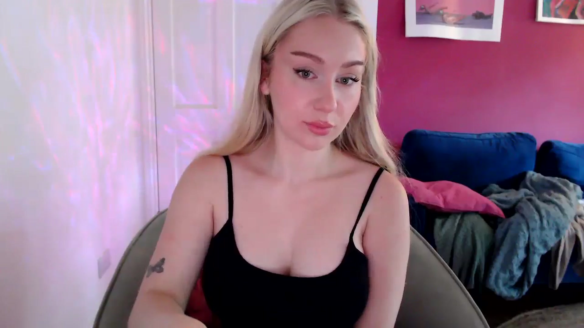 Gallery image thumbnail from PetiteAvax's myfreecams stream on, 08/30/2024, 08:49 image 15 of 20