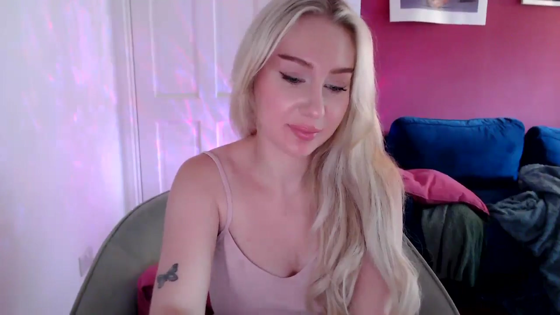 Gallery image thumbnail from PetiteAvax's myfreecams stream on, 08/30/2024, 15:55 image 15 of 20