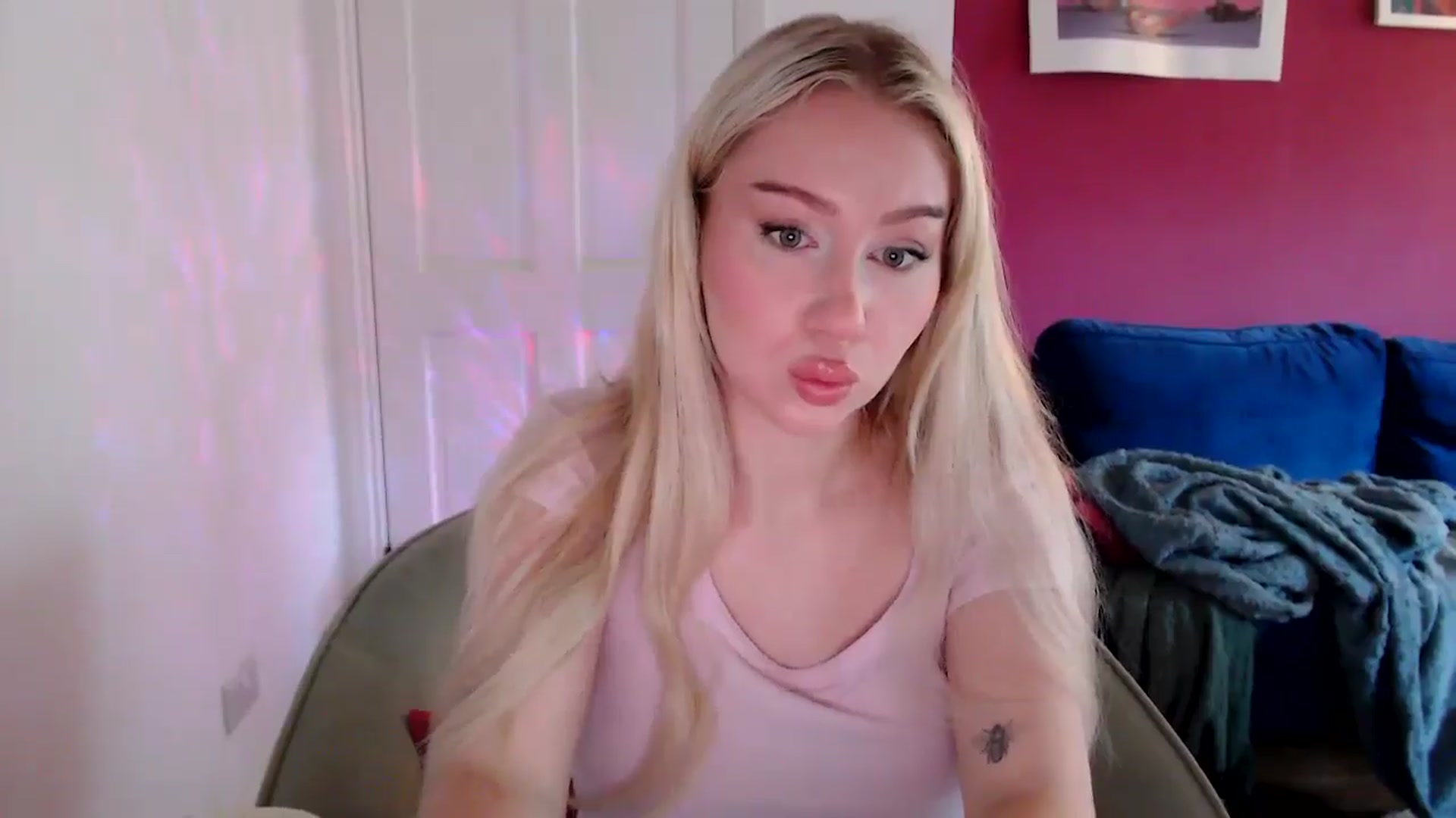 Gallery image thumbnail from PetiteAvax's myfreecams stream on, 09/01/2024, 08:32 image 16 of 20