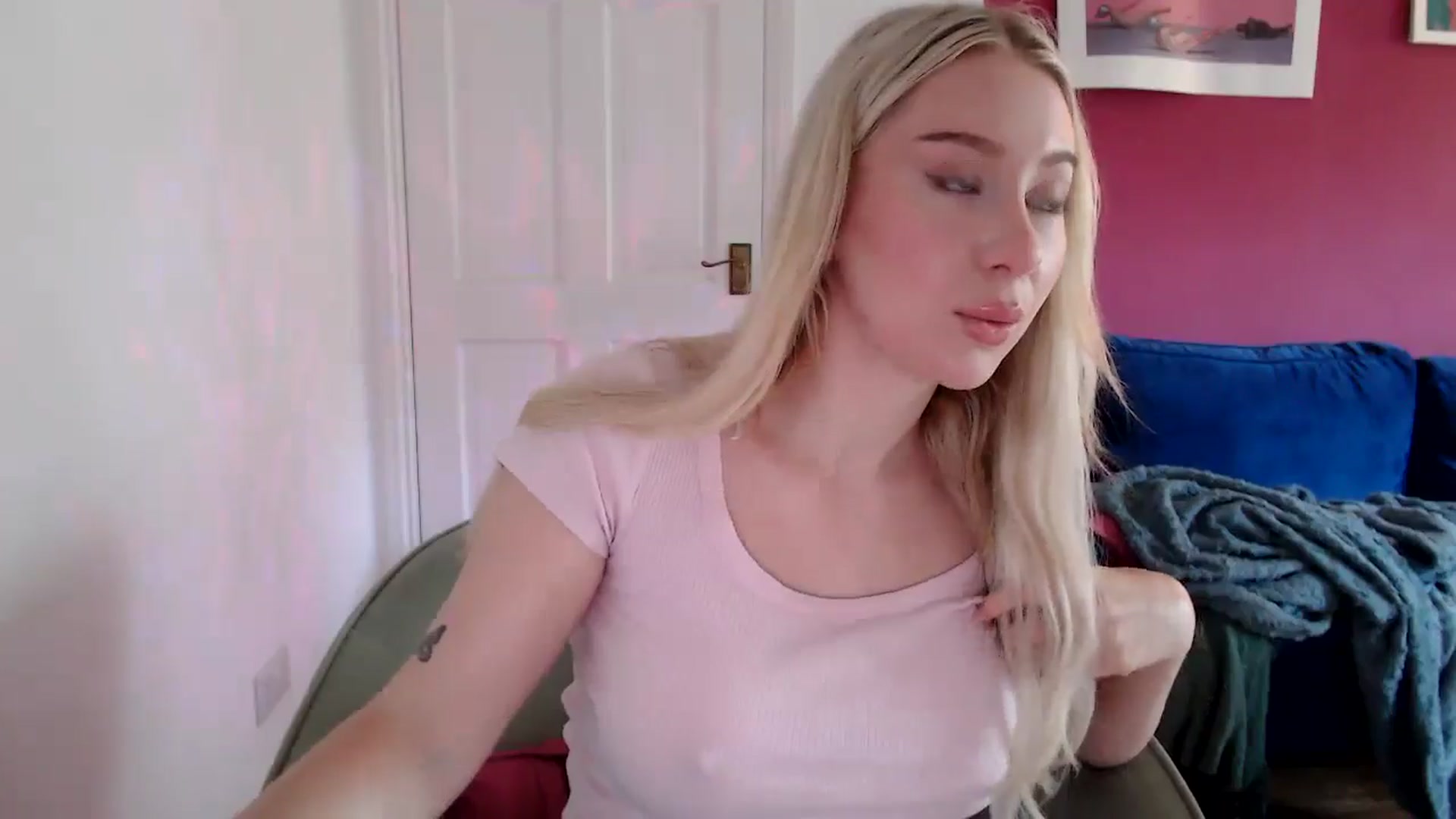 Gallery image thumbnail from PetiteAvax's myfreecams stream on, 09/01/2024, 09:46 image 18 of 20
