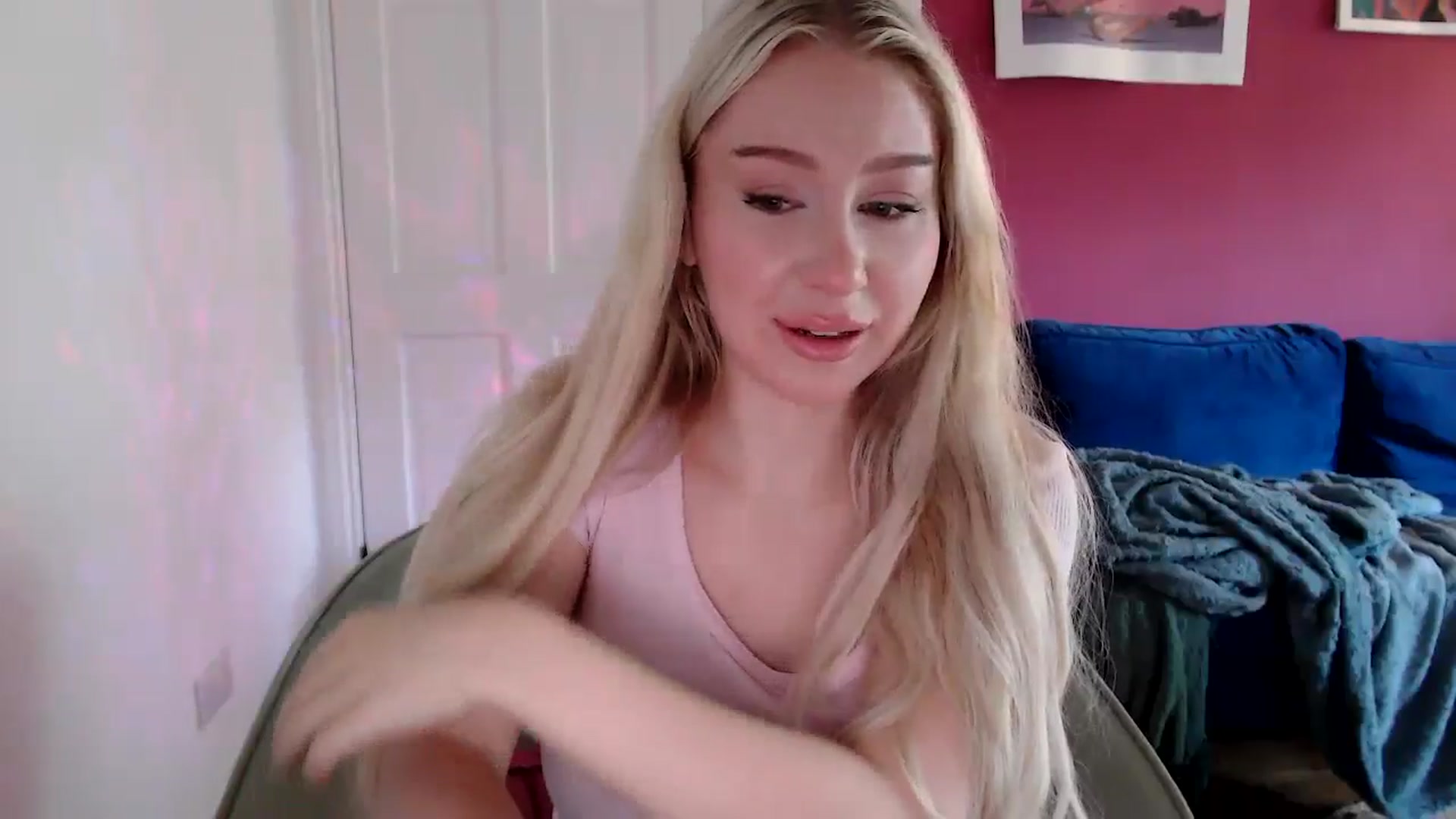 Gallery image thumbnail from PetiteAvax's myfreecams stream on, 09/01/2024, 09:46 image 7 of 20