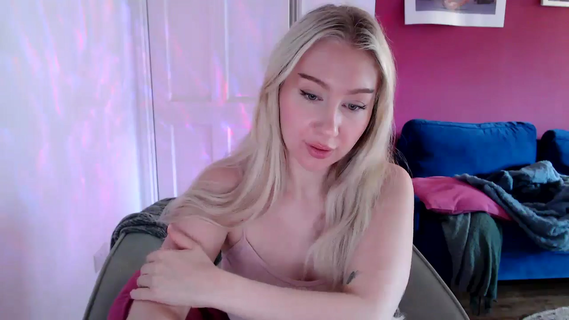 Gallery image thumbnail from PetiteAvax's myfreecams stream on, 09/04/2024, 09:10 image 6 of 20
