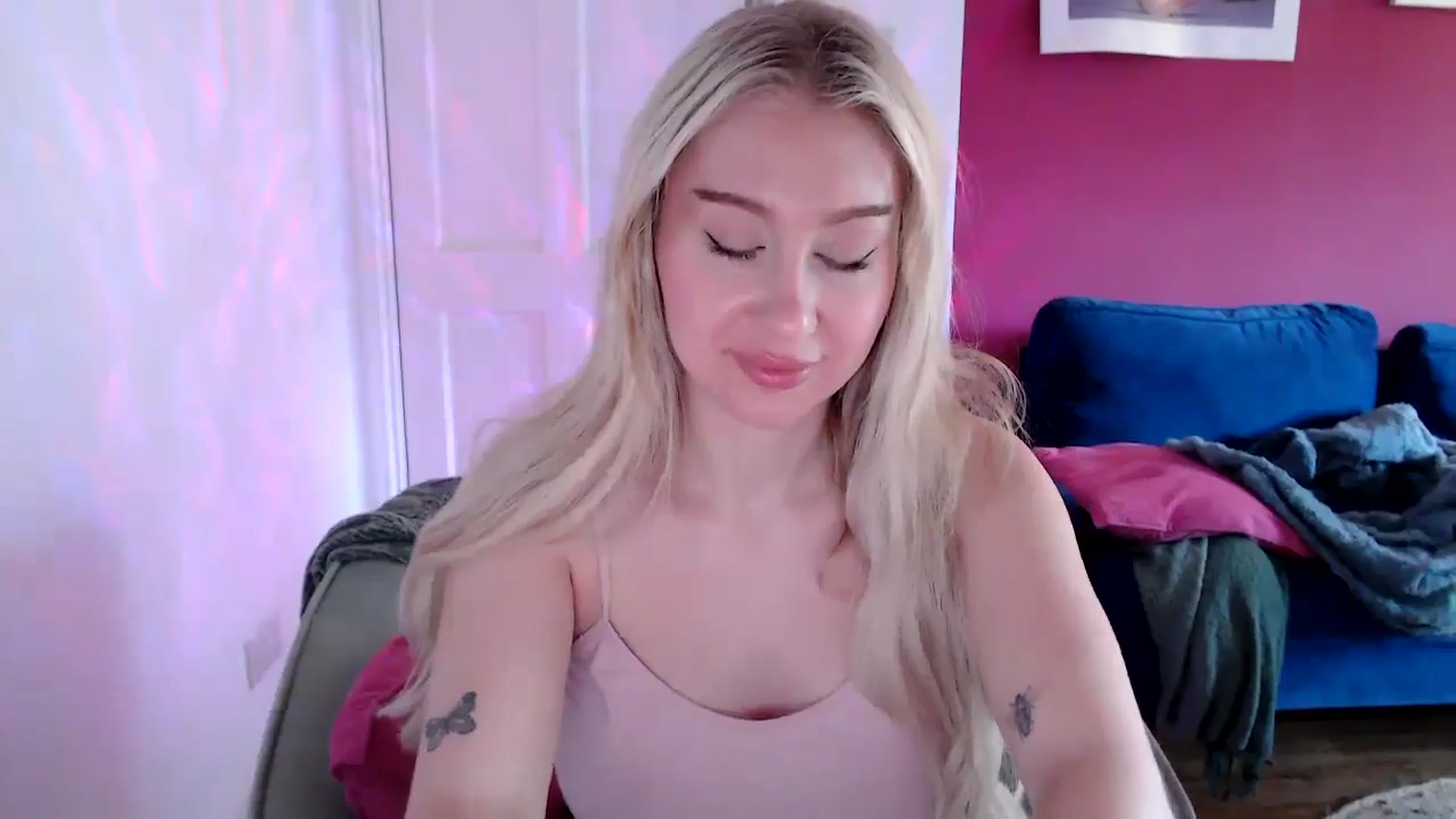 Gallery image thumbnail from PetiteAvax's myfreecams stream on, 09/04/2024, 09:10 image 5 of 20