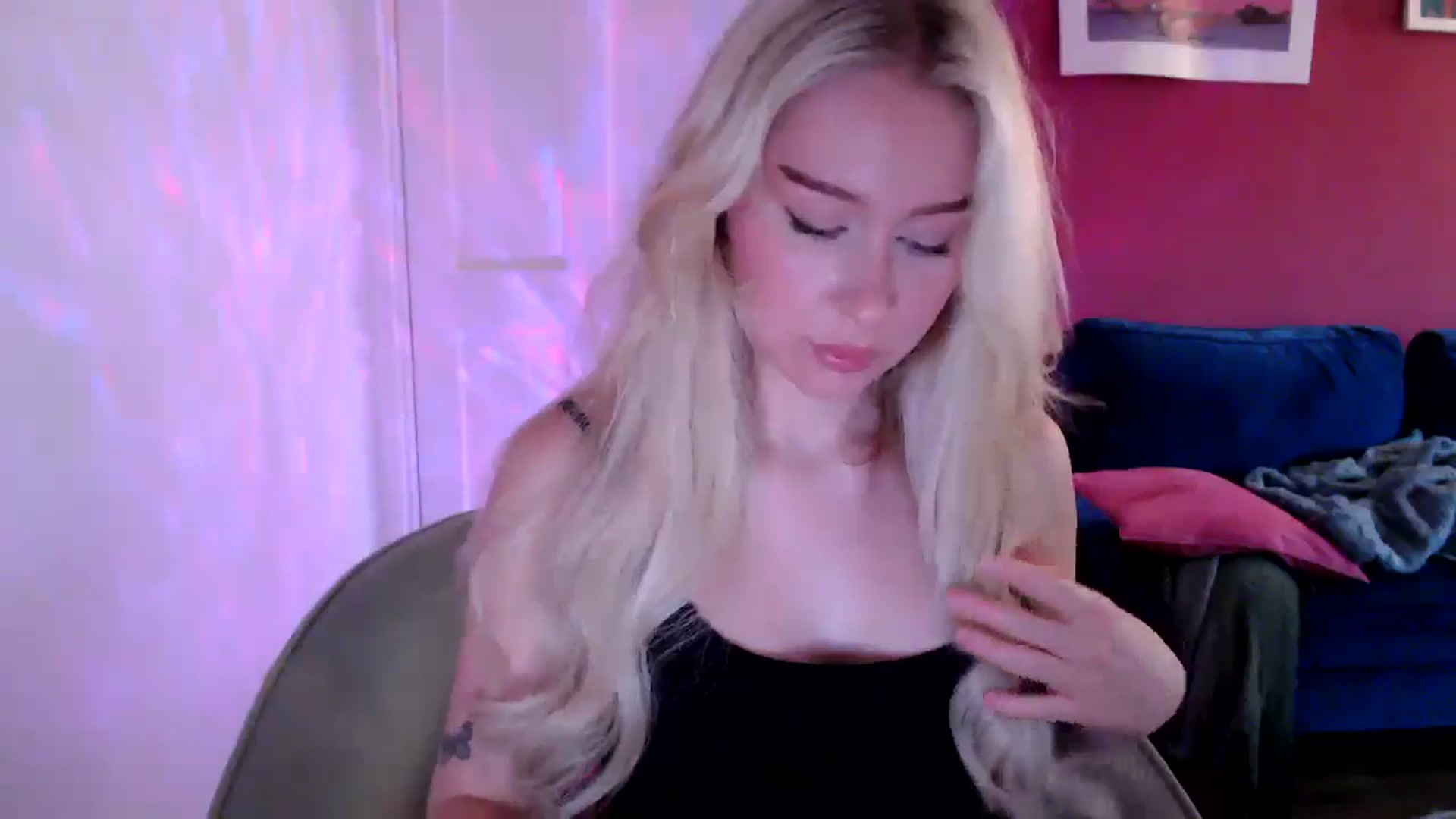 Gallery image thumbnail from PetiteAvax's myfreecams stream on, 09/04/2024, 17:46 image 18 of 20