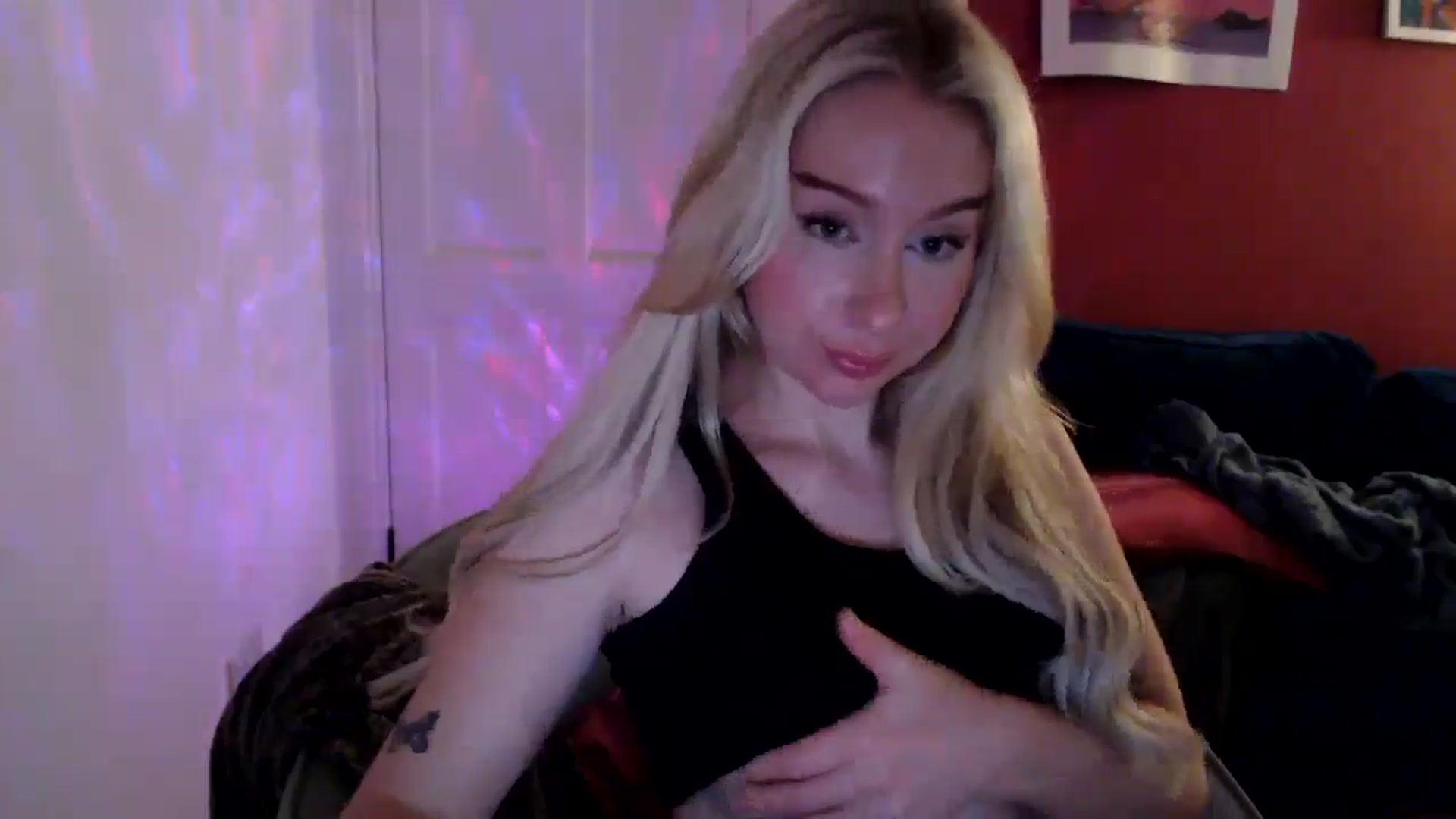 Gallery image thumbnail from PetiteAvax's myfreecams stream on, 09/04/2024, 20:50 image 16 of 20
