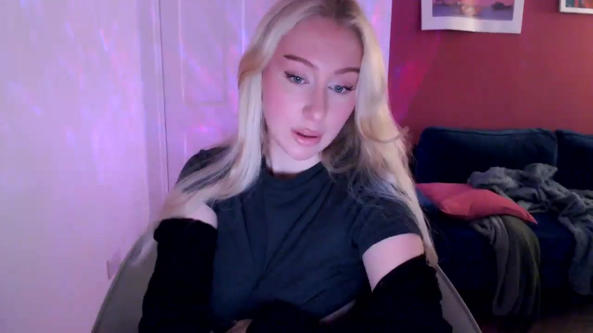 Gallery image thumbnail from PetiteAvax's myfreecams stream on, 09/06/2024, 18:37 image 12 of 20