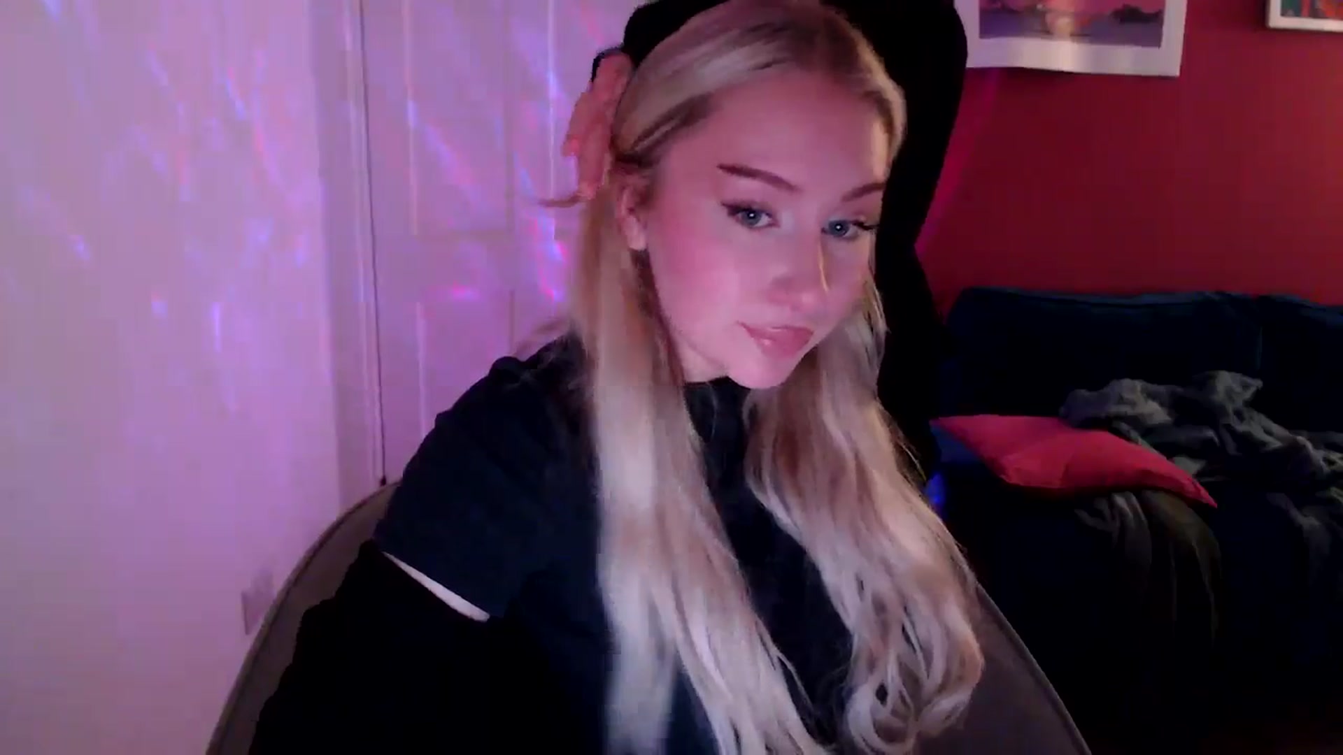 Gallery image thumbnail from PetiteAvax's myfreecams stream on, 09/06/2024, 18:37 image 5 of 20