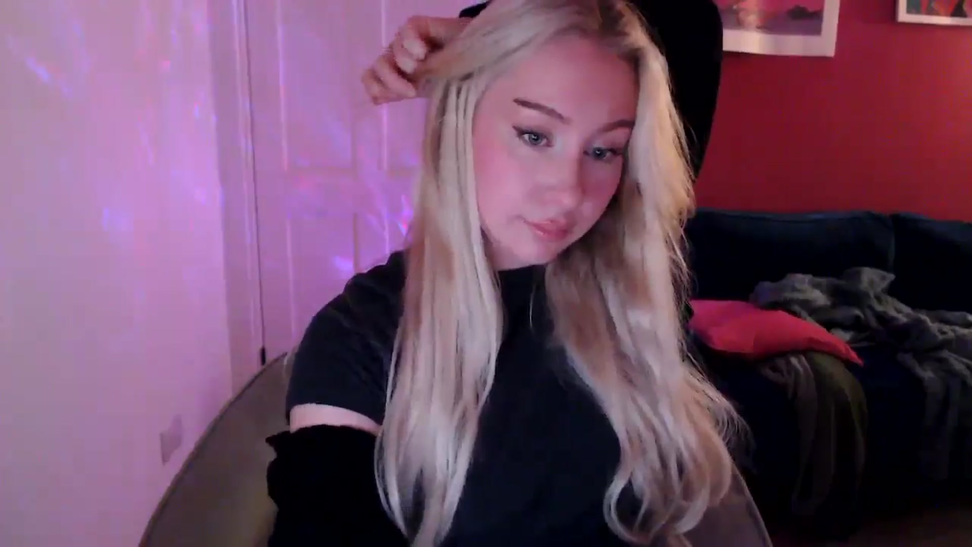Gallery image thumbnail from PetiteAvax's myfreecams stream on, 09/06/2024, 18:46 image 7 of 20
